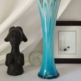 Vase bleu en verre soufflé vintage