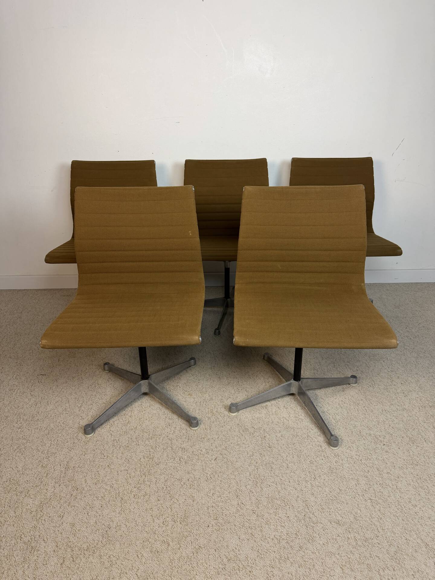 Lot de 5 chaises Herman Miller Aluminium Group – Charles & Ray Eames