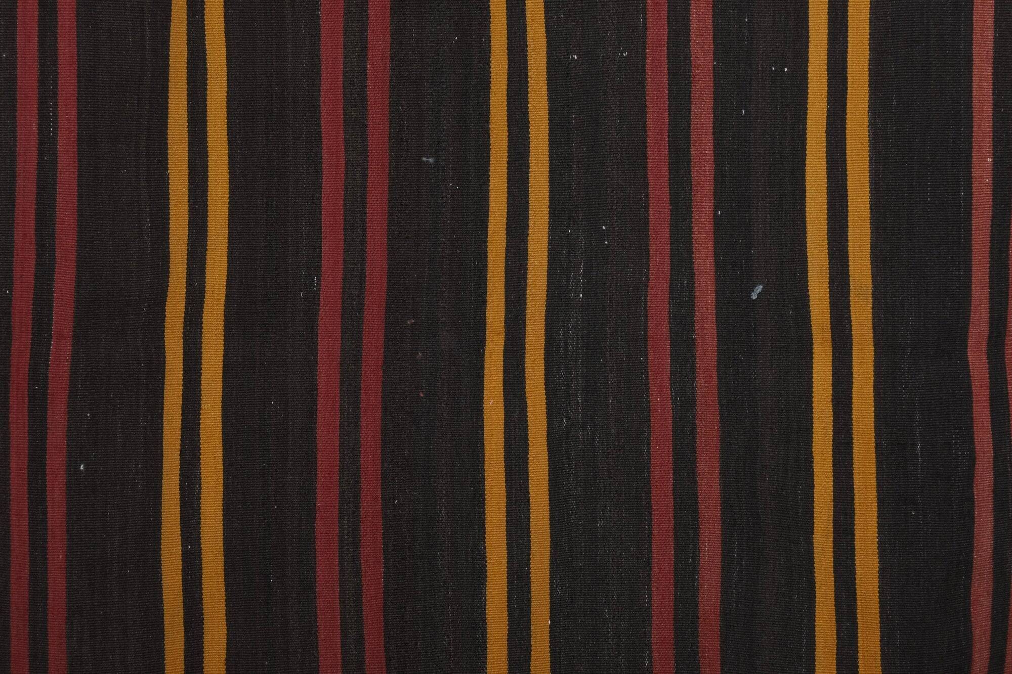 Vintage Turkish kilim, handwoven, 305x340 cm.
