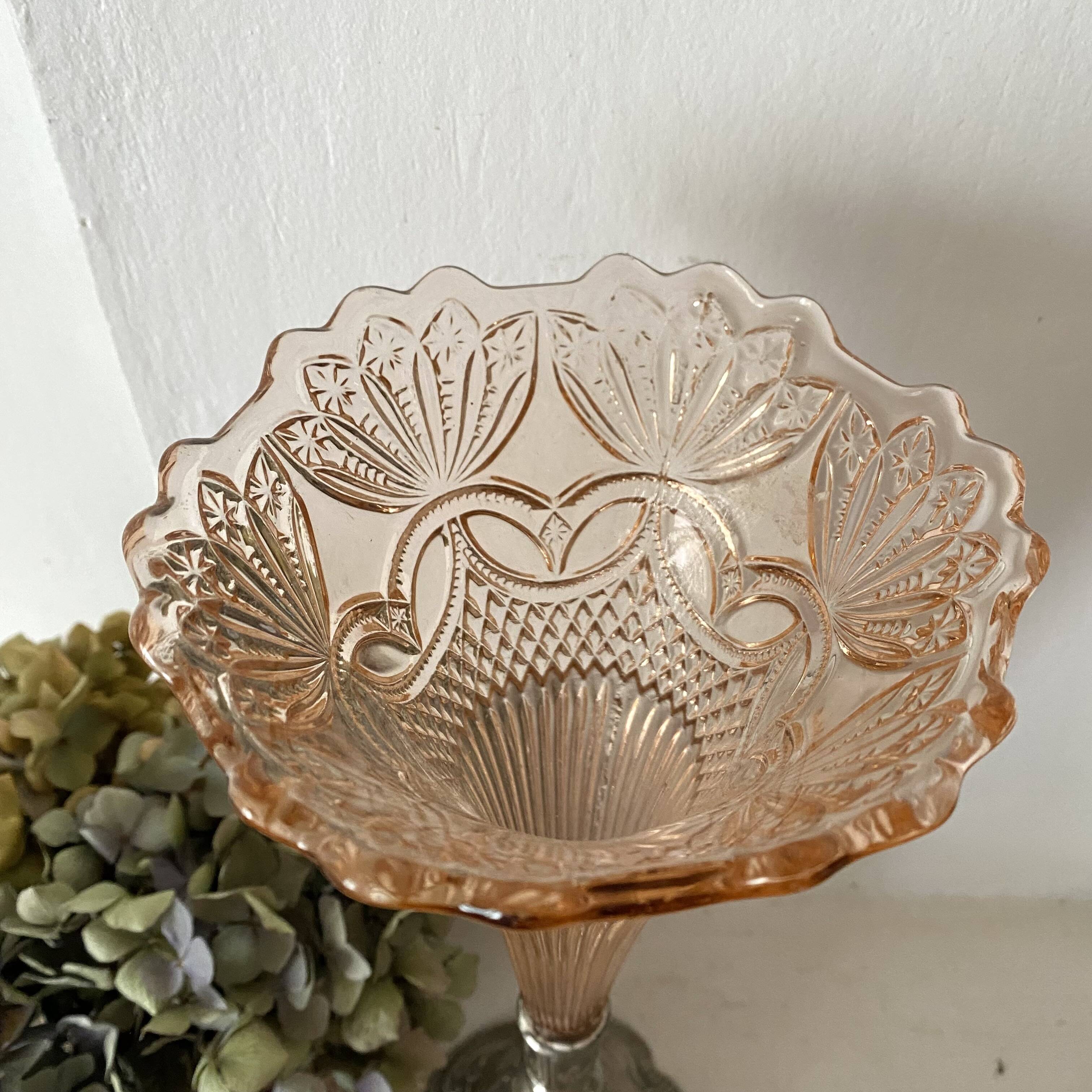 Art Nouveau cornet vase, tulip centerpiece