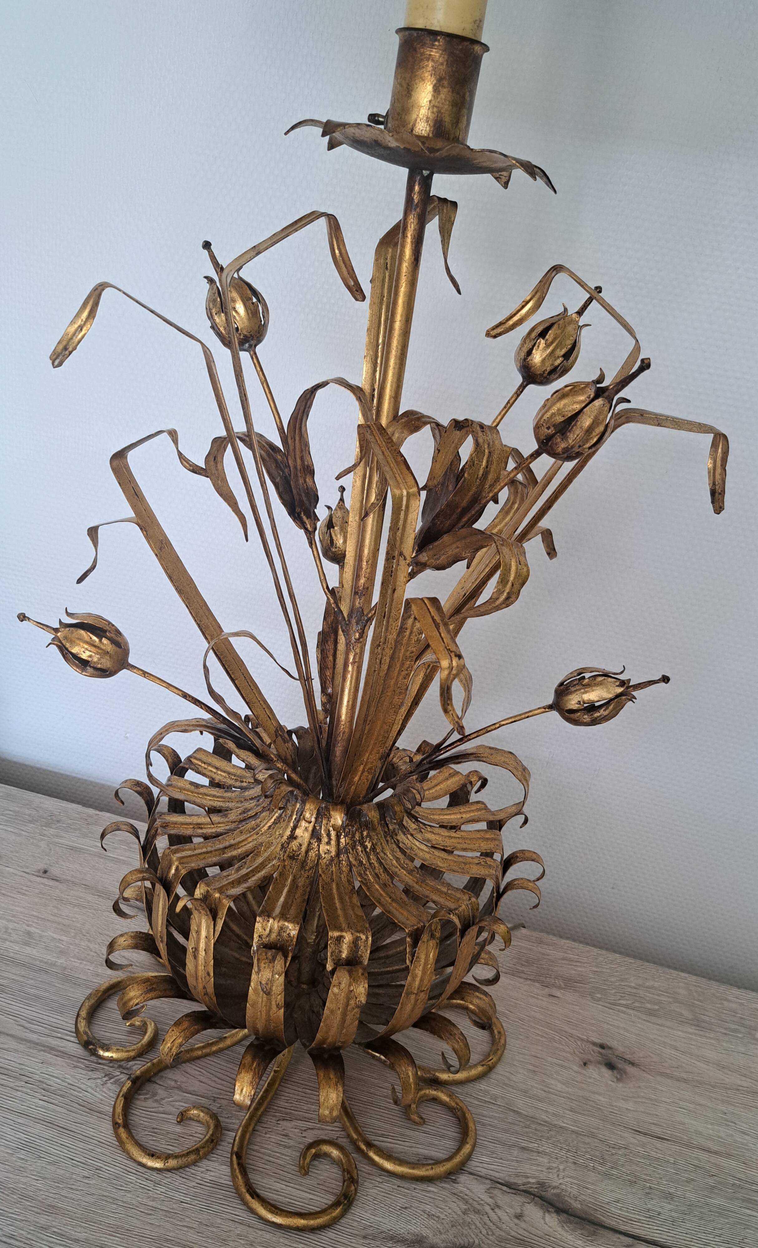 Vintage Mid-Century Hollywood Regency 1960s gold metal floral lamp