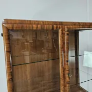 French Art Decò display cabinet from the 1940s in walnut