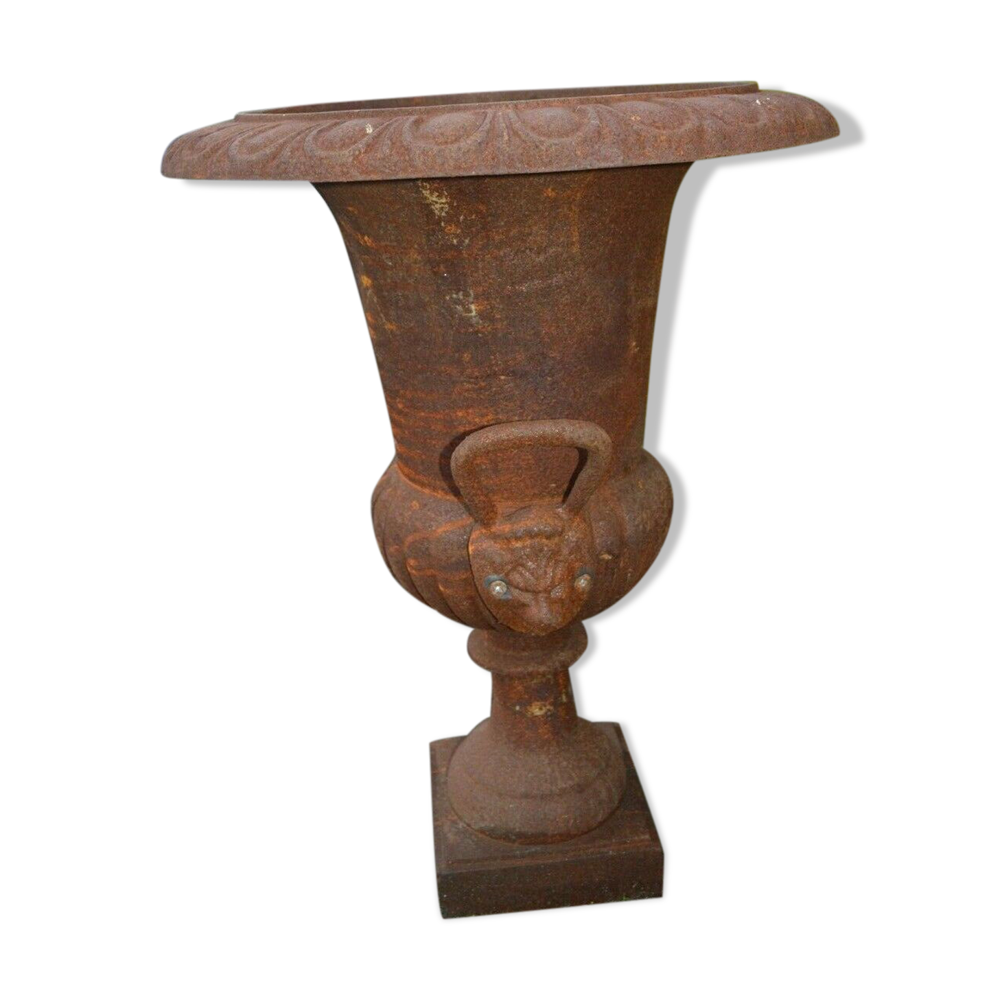 Cast iron media vases