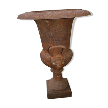 Cast iron media vases