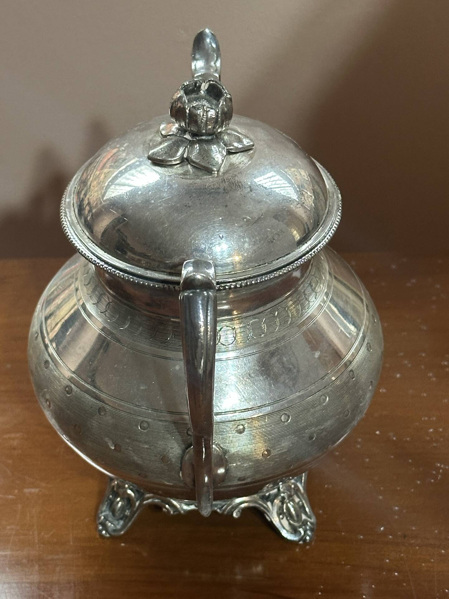 Silver-plated metal sugar bowl from the Art Nouveau period.
