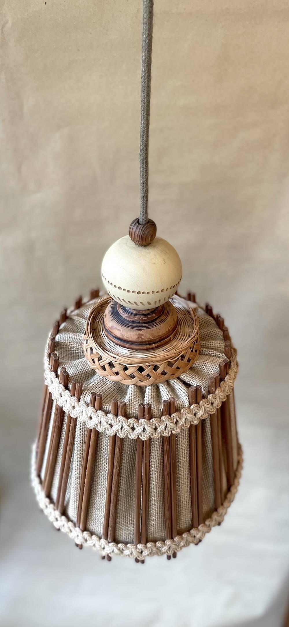 Suspension naturelle en bois et jute