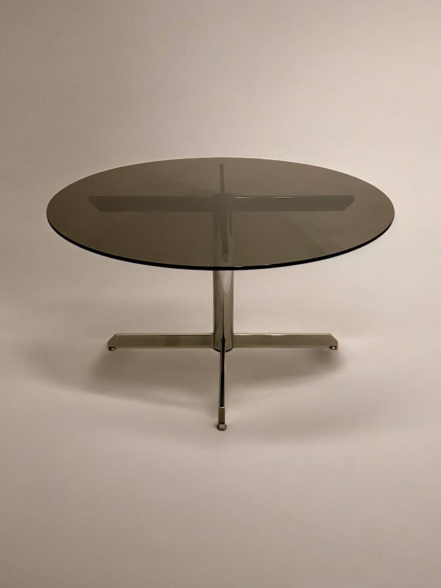 Table à manger à plateau en verre fumé - c. 1970 - Roche Bobois
