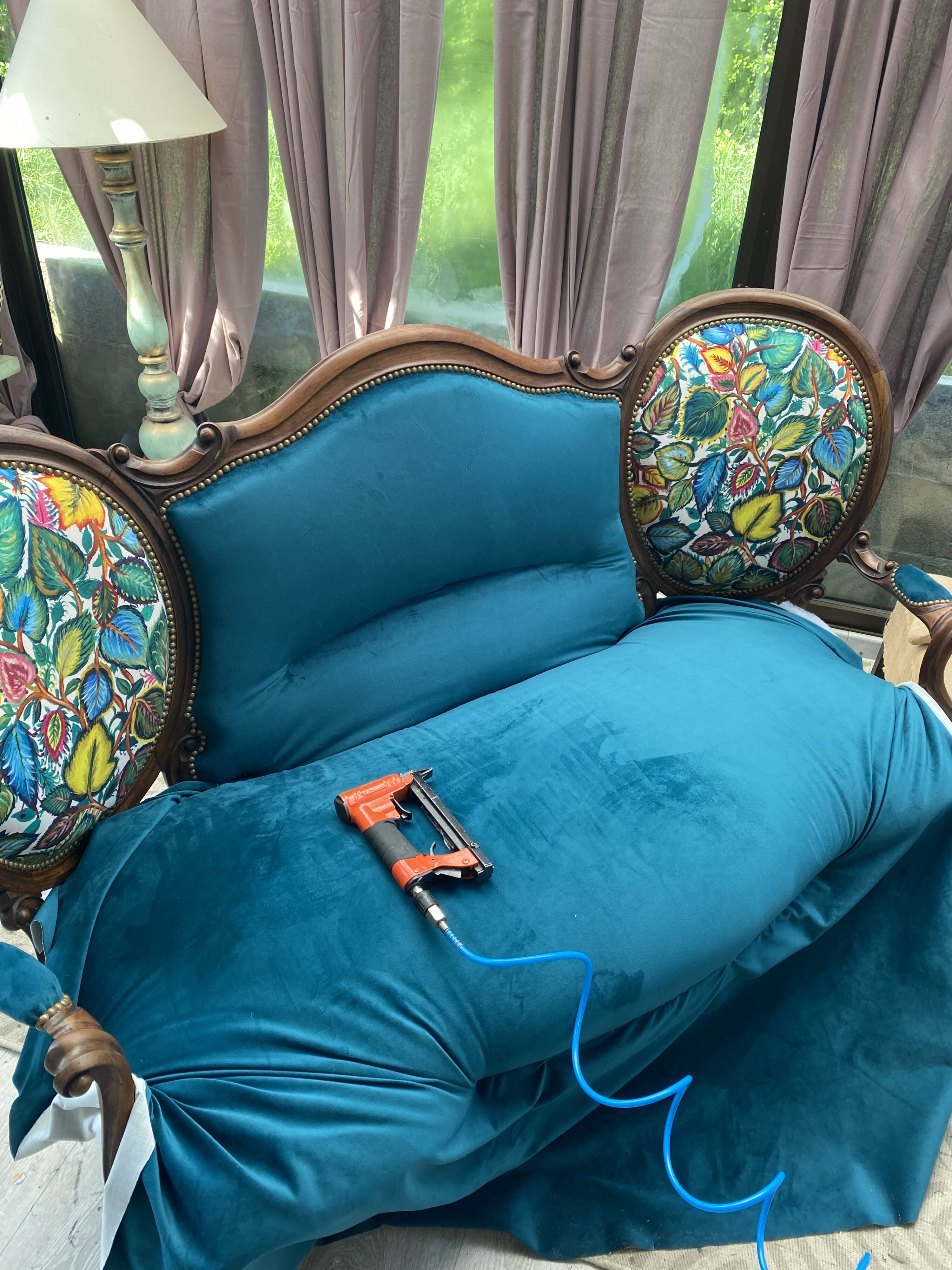 Paire de fauteuils cabriolet retapissés, années 30-40