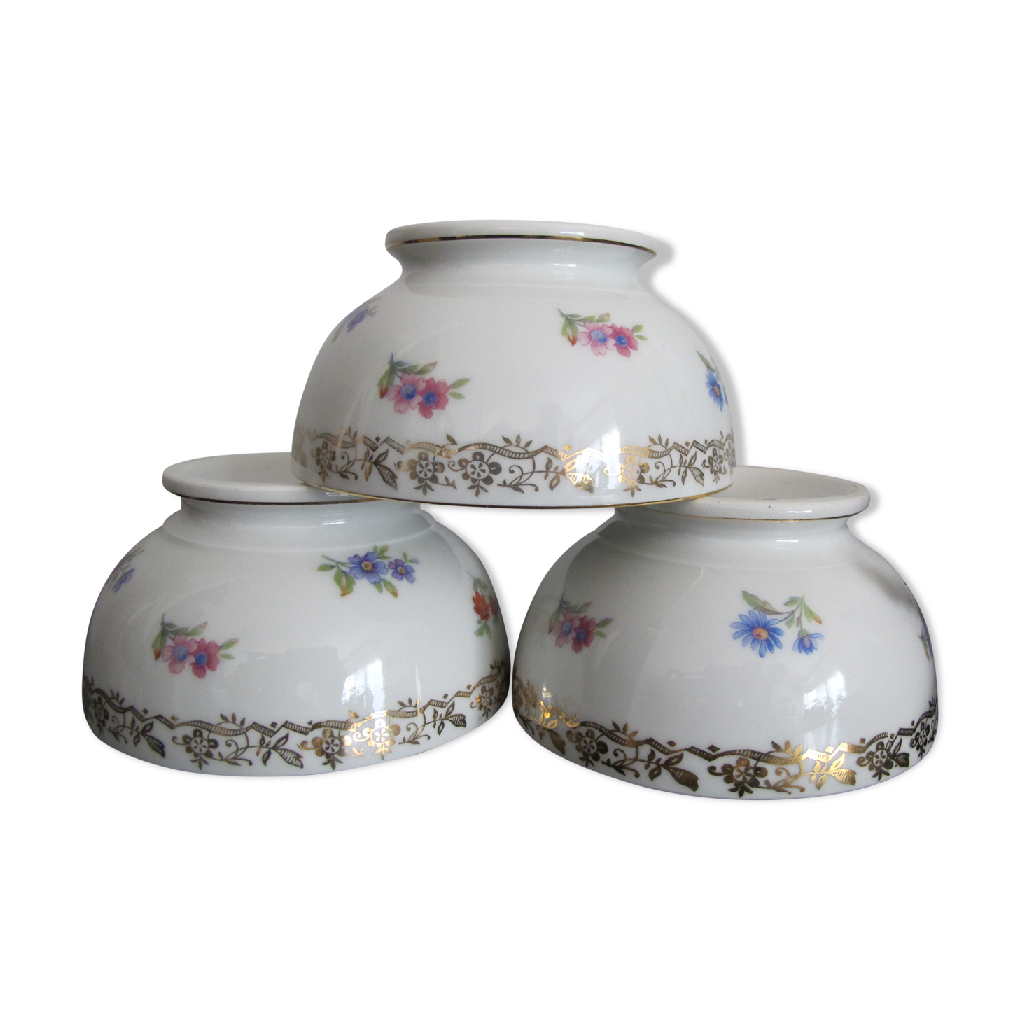 Set of 3 porcelain bowls