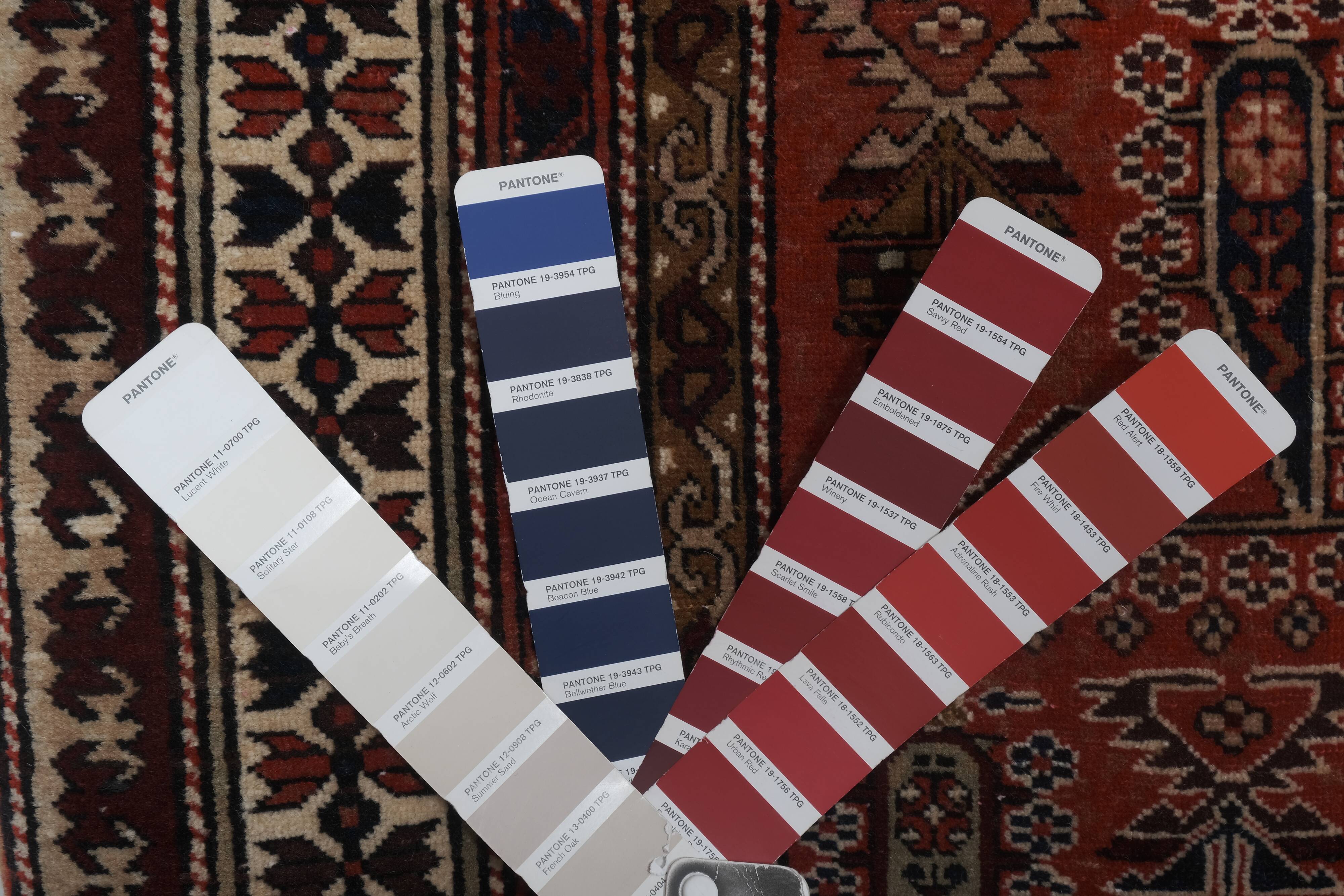 Vintage Turkish rug from Oushak, hand-woven 140x206 cm