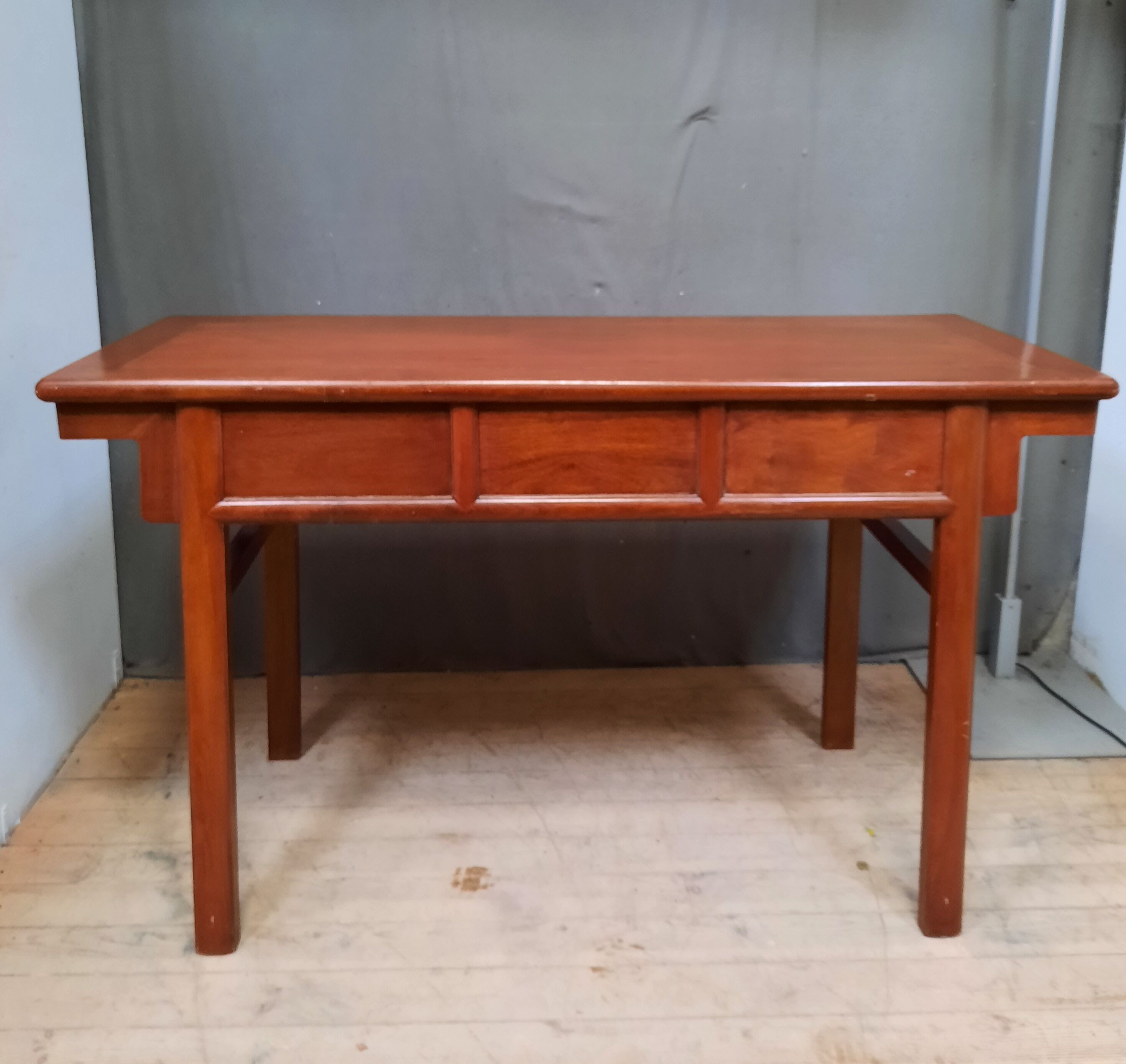 Extreme orient red console