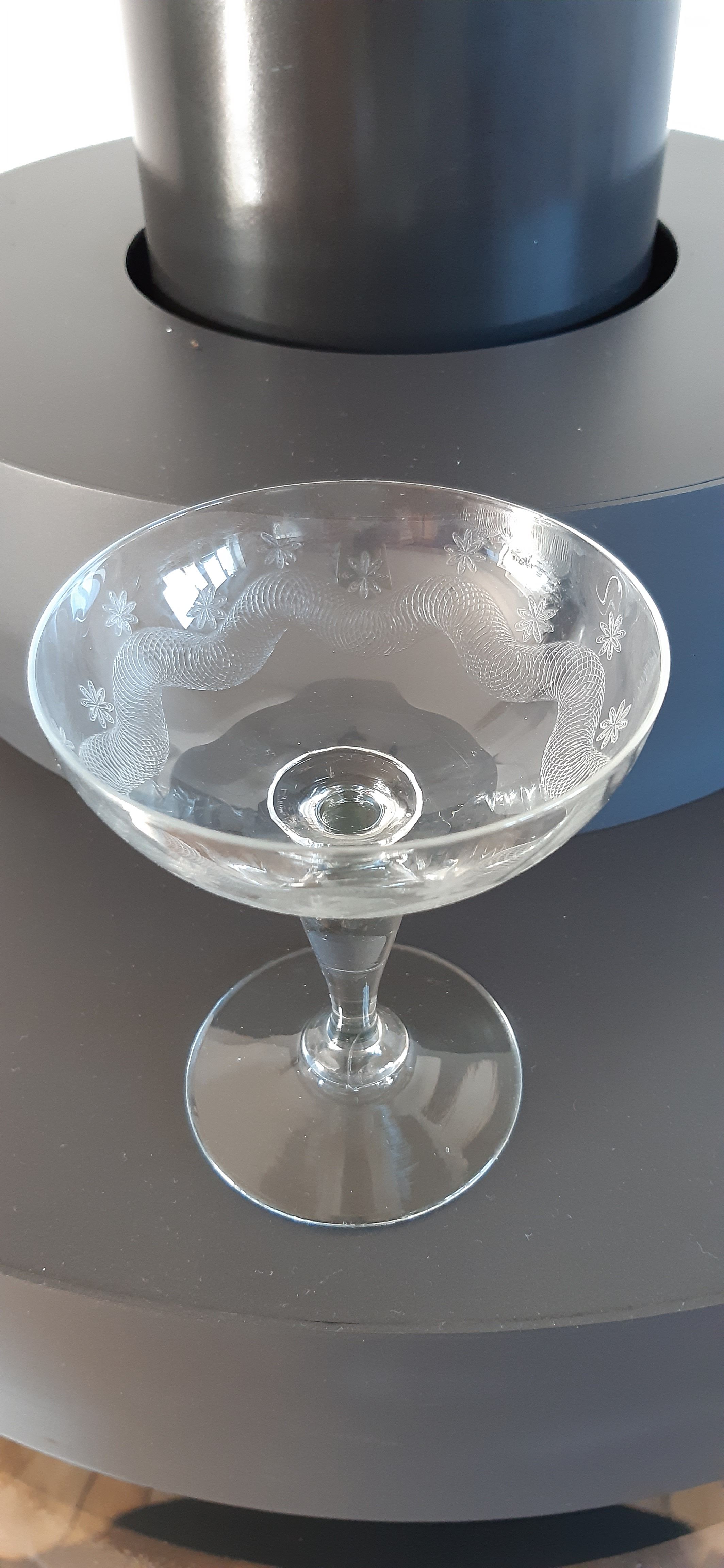 Set of 5 champagne glasses in crystal engraved early twentieth century