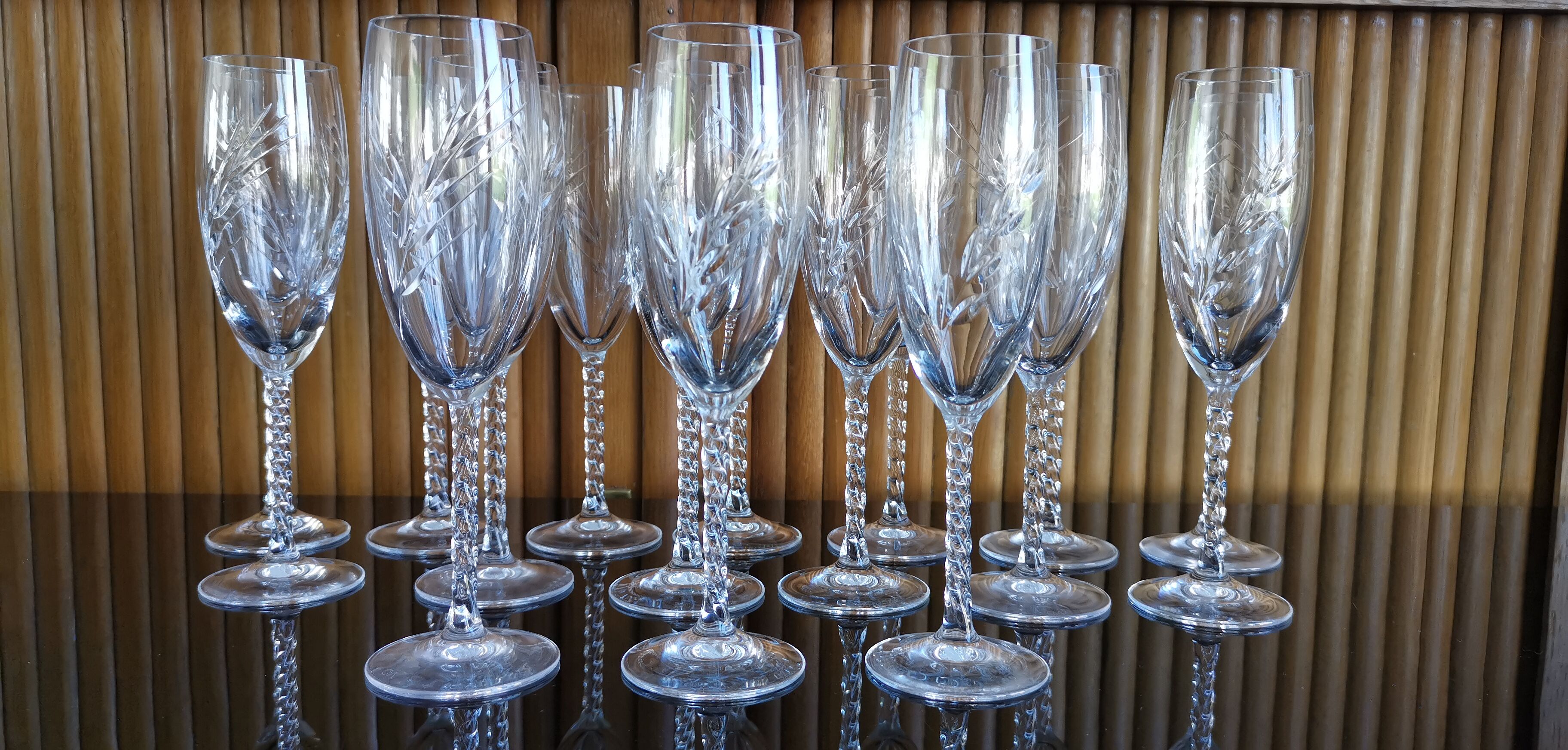Lot 8 flûtes à champagne cristal taillé pied torsadé epis cristal d'arques