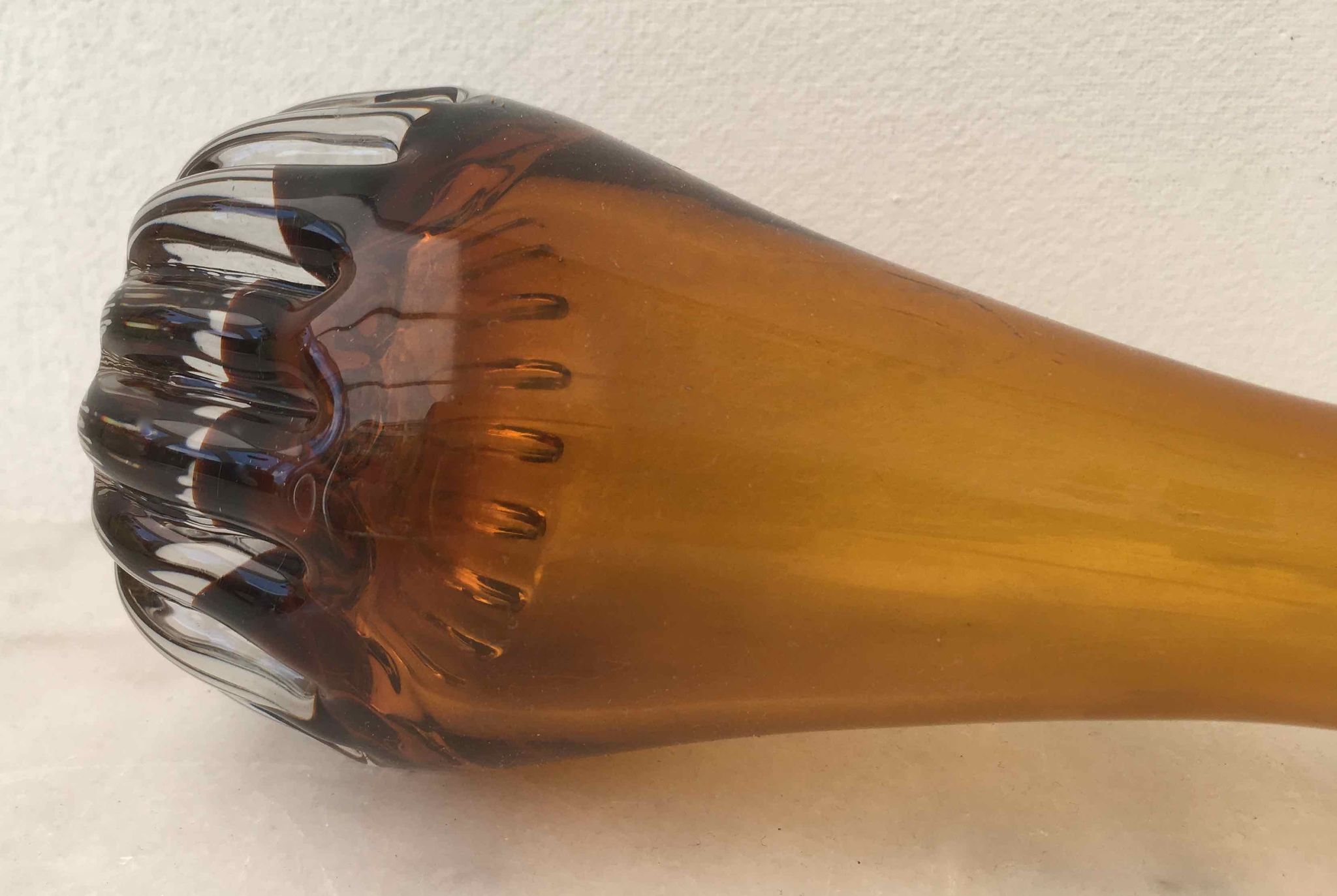 Vase verre soufflé ambre vintage