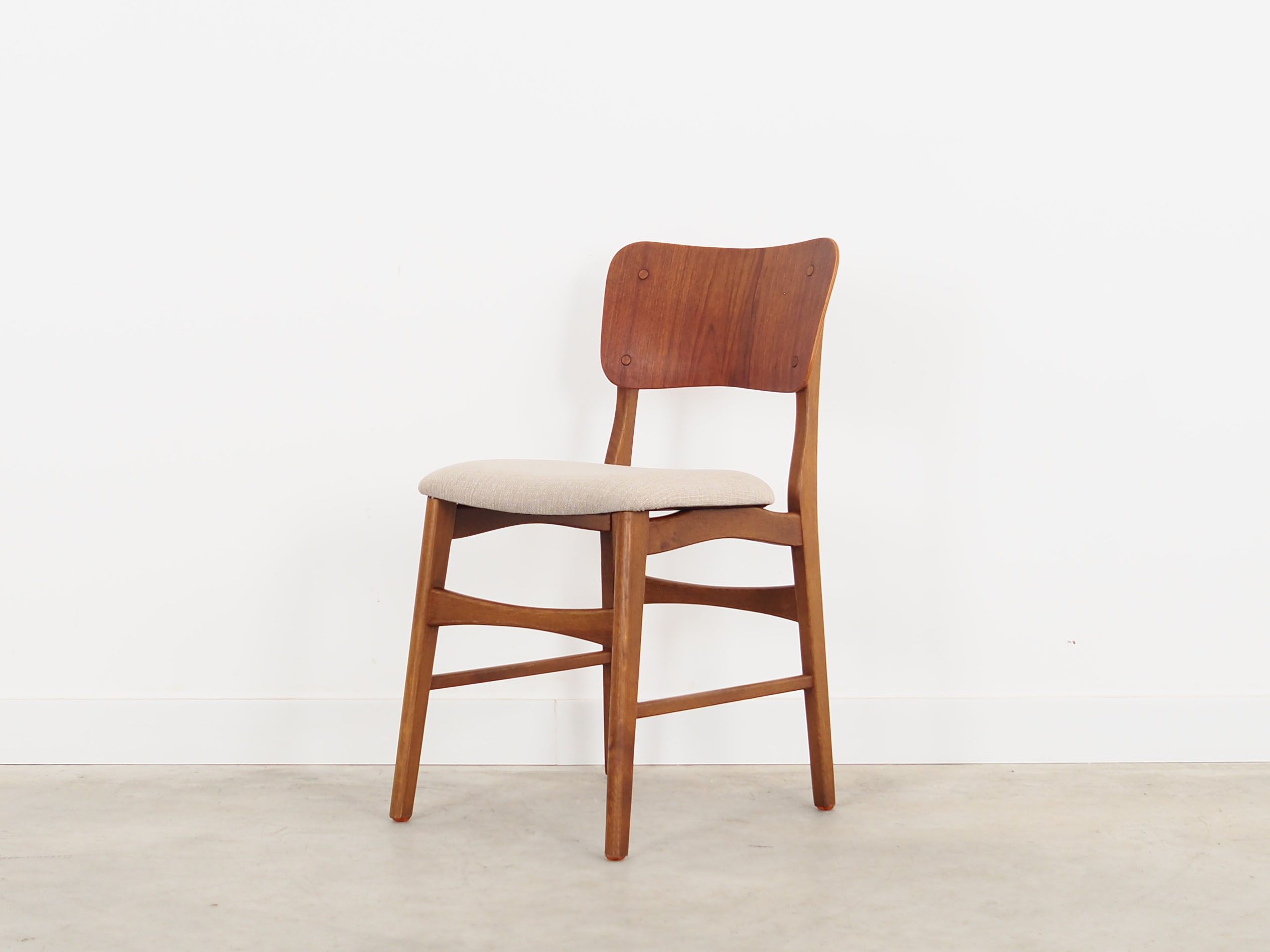 Ensemble de quatre chaises en chêne, design danois, années 70, production: Danemark