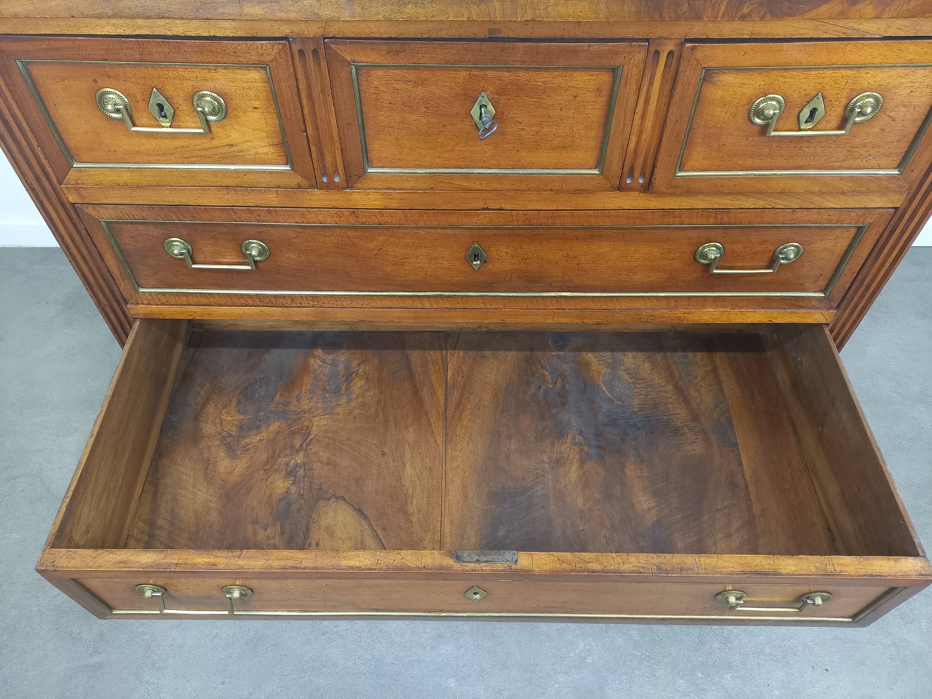 Commode Louis XVI en noyer