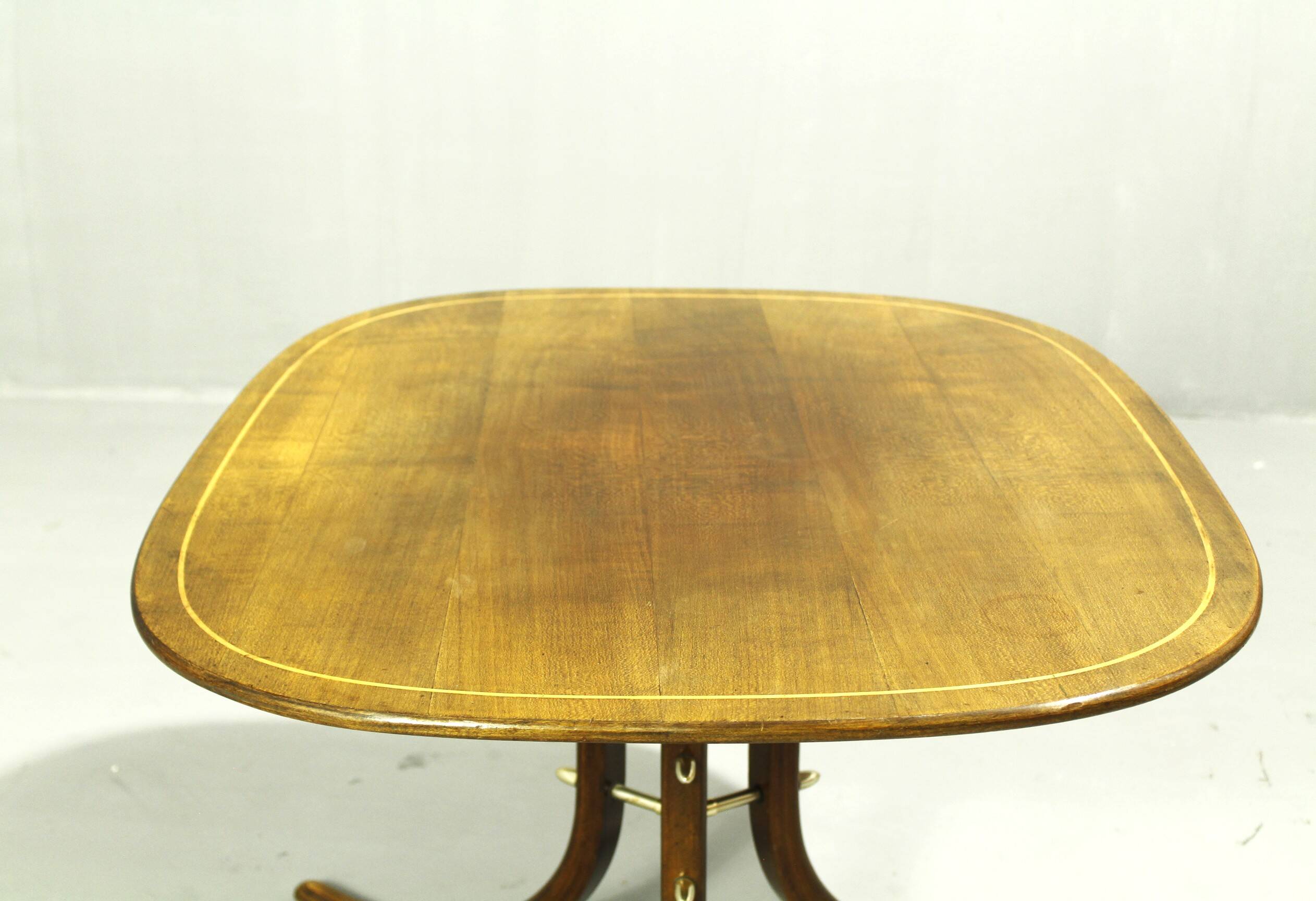 Table d'appoint en bois cintré, Allemagne, années 1950