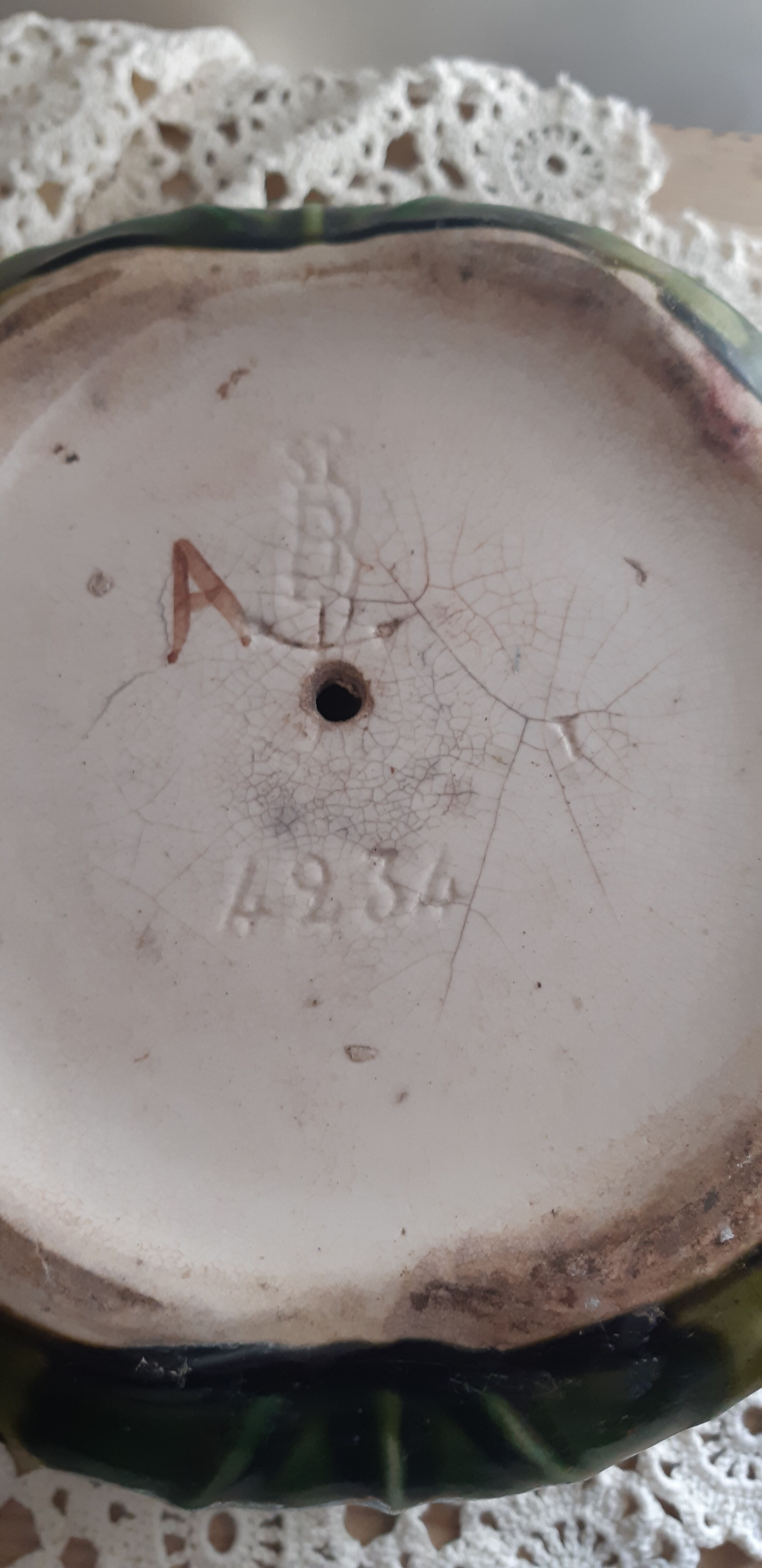 Cache pot in dabbling