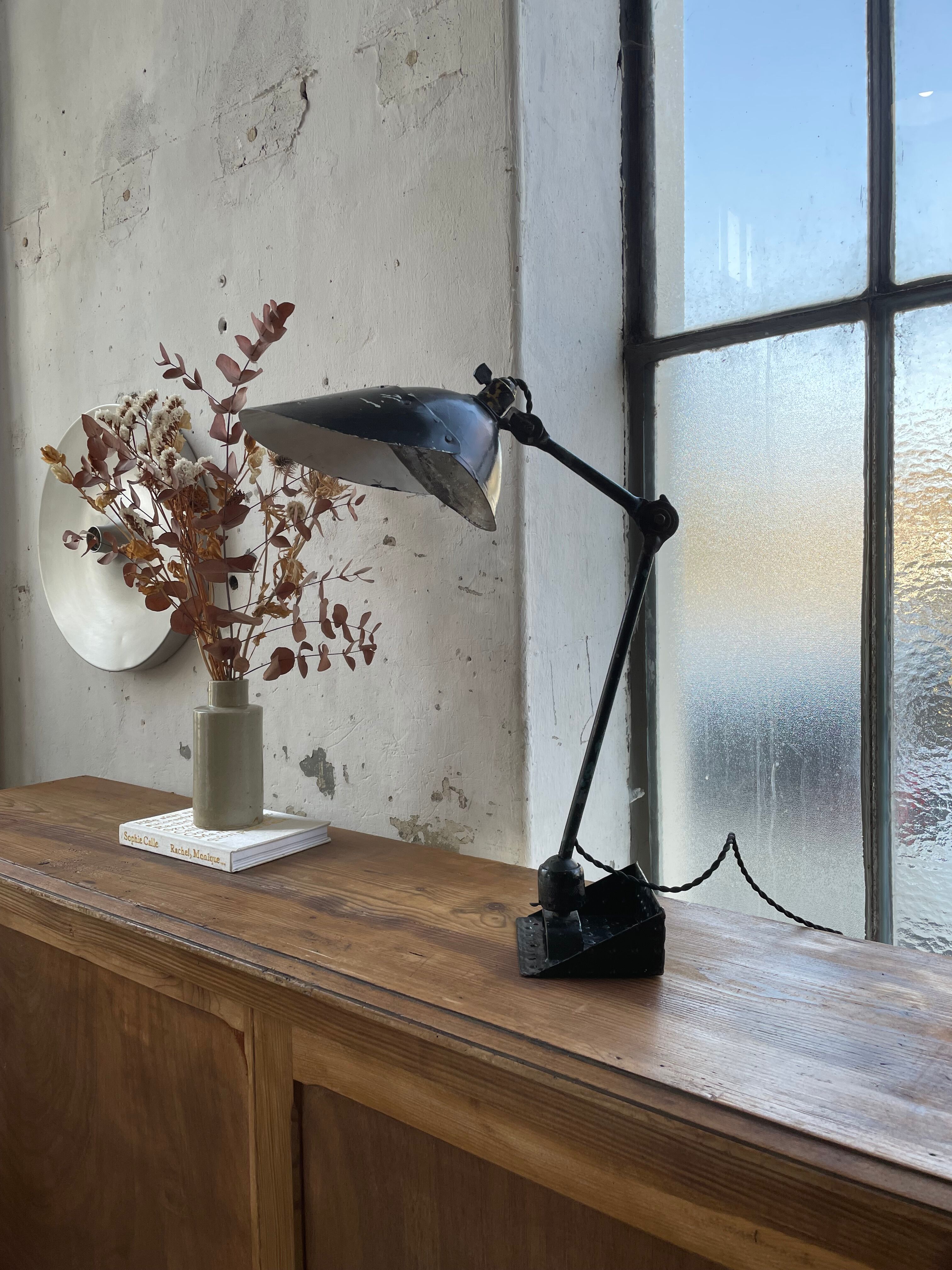 Articulated workshop lamp ravel ball joints