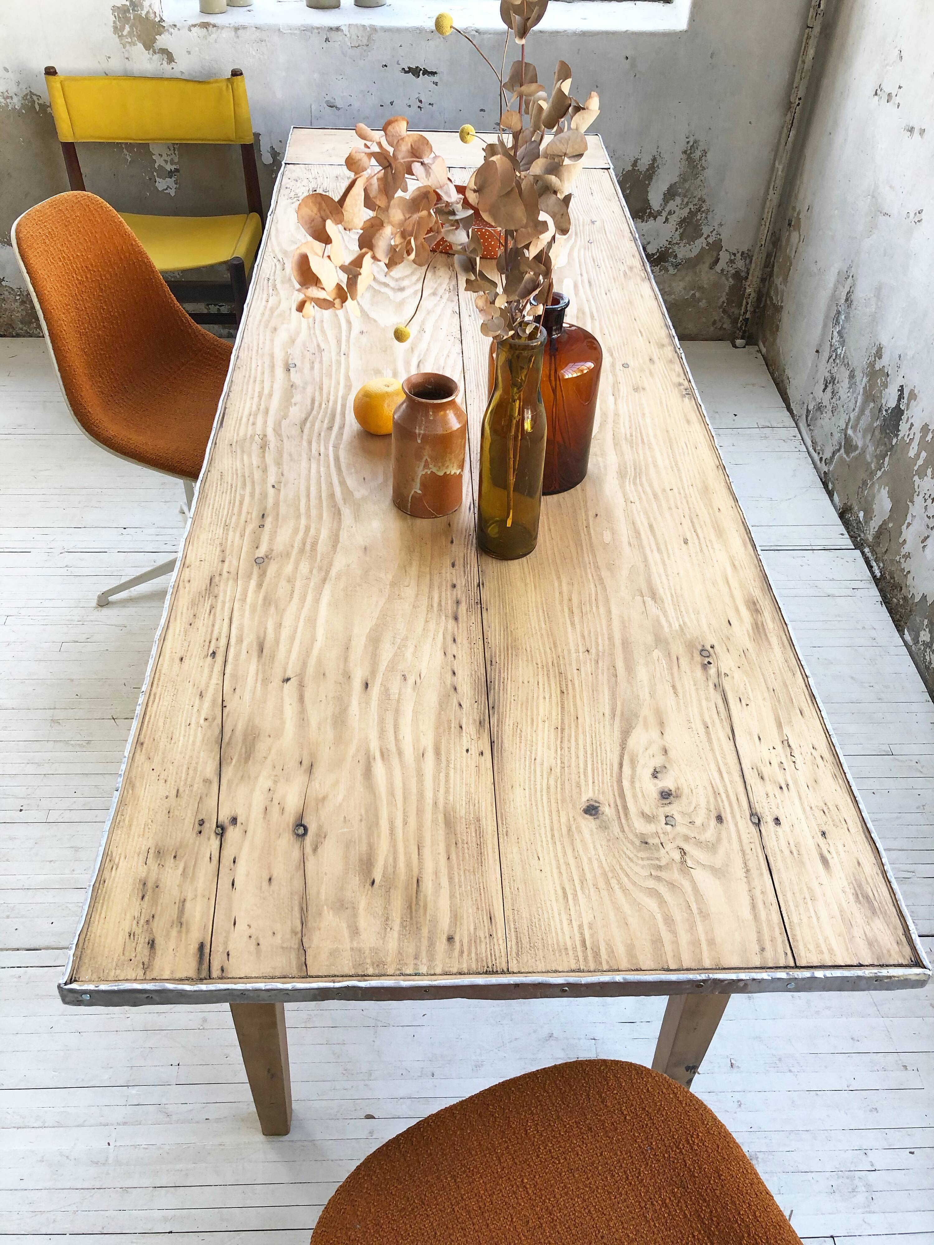 Old farm table with 225 cm extension cords