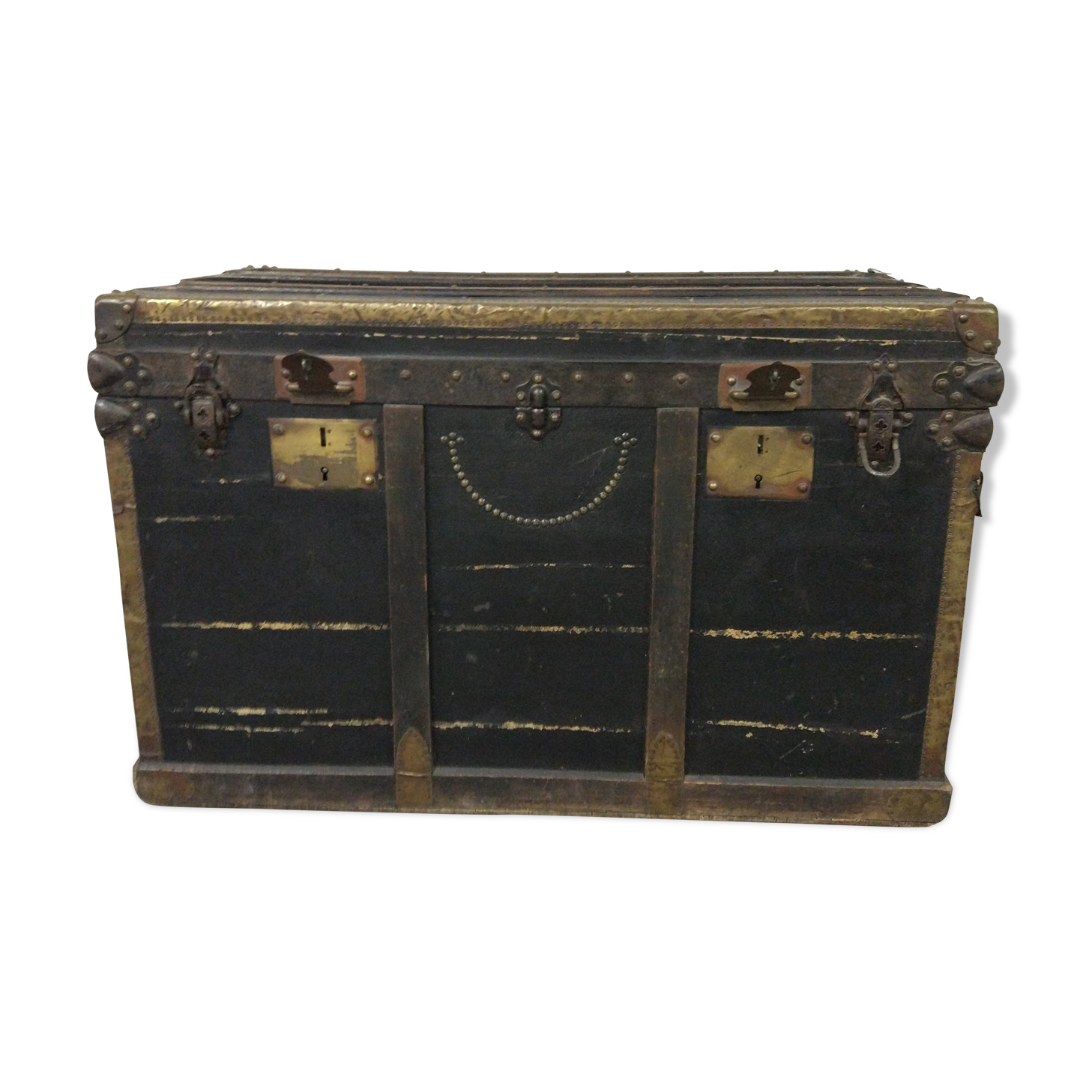 Trunk wood ancient black copper fitting
