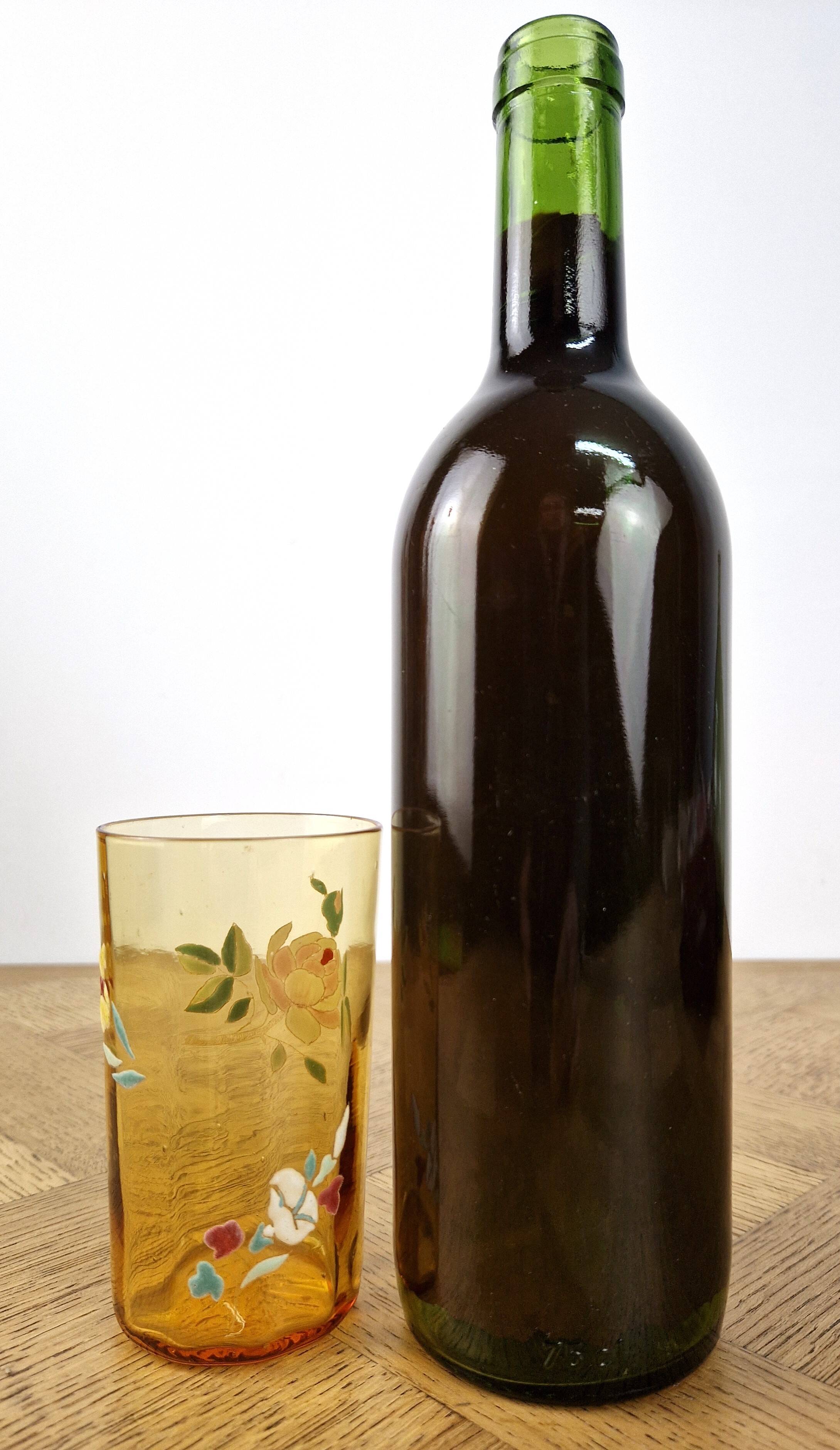 Art Nouveau enamelled glass with floral decoration - tumbler
