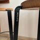 Paire de tabourets de bar noir et bois
