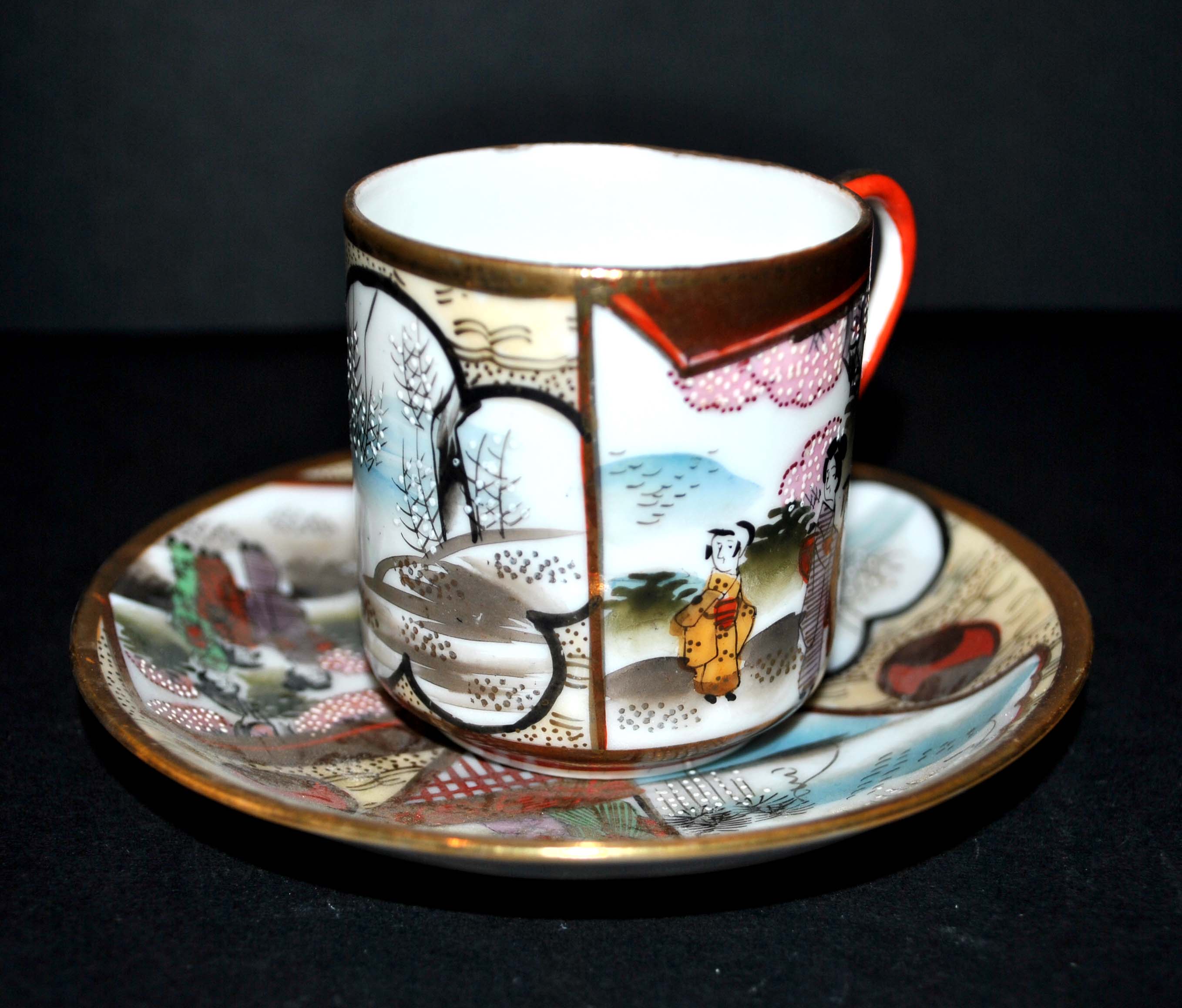 Tasse ancienne en porcelaine fine  japonaise - Décor Geisha Kimono peint main
