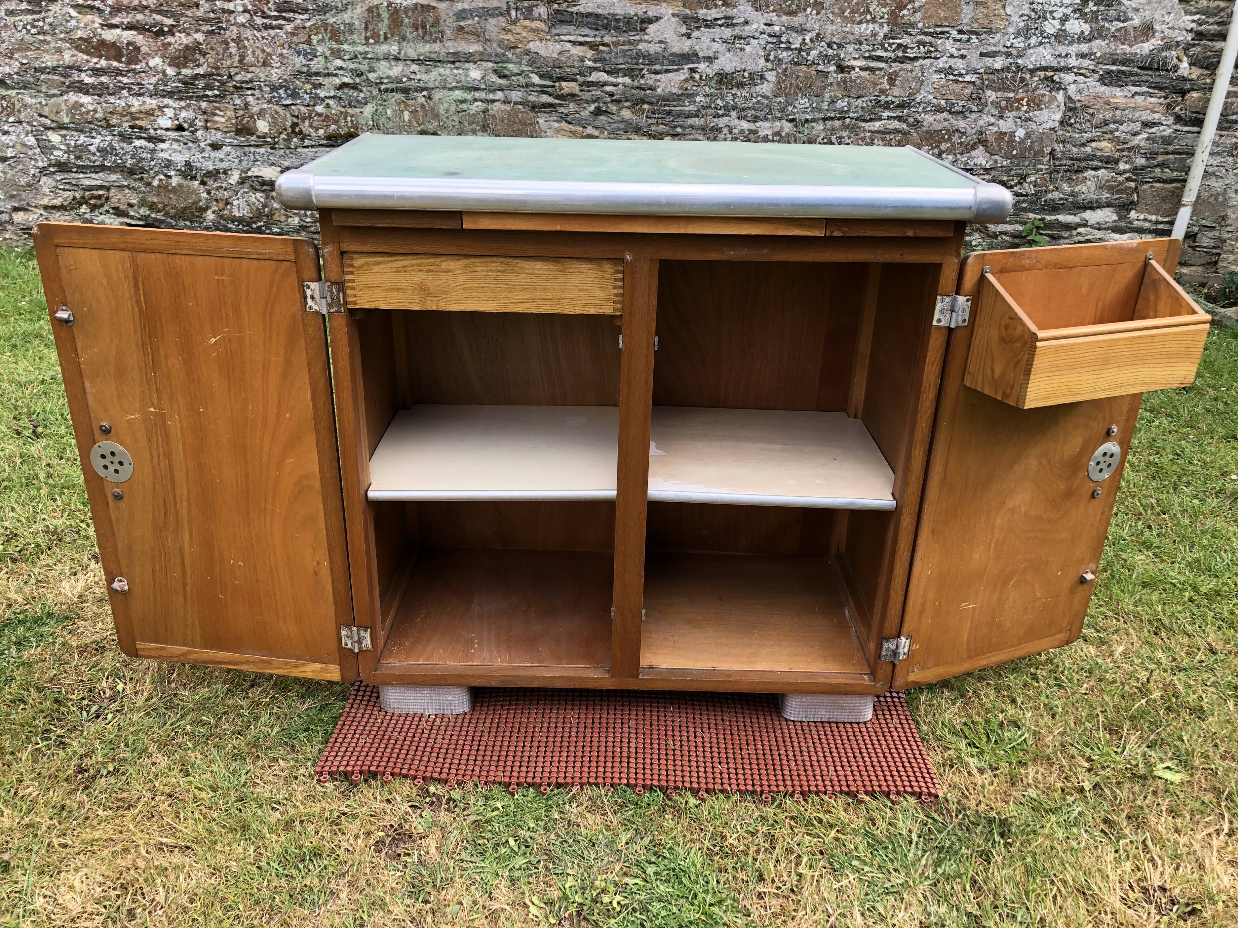 Buffet Mado vintage à 2 portes et 1 tirette en cp chêne.