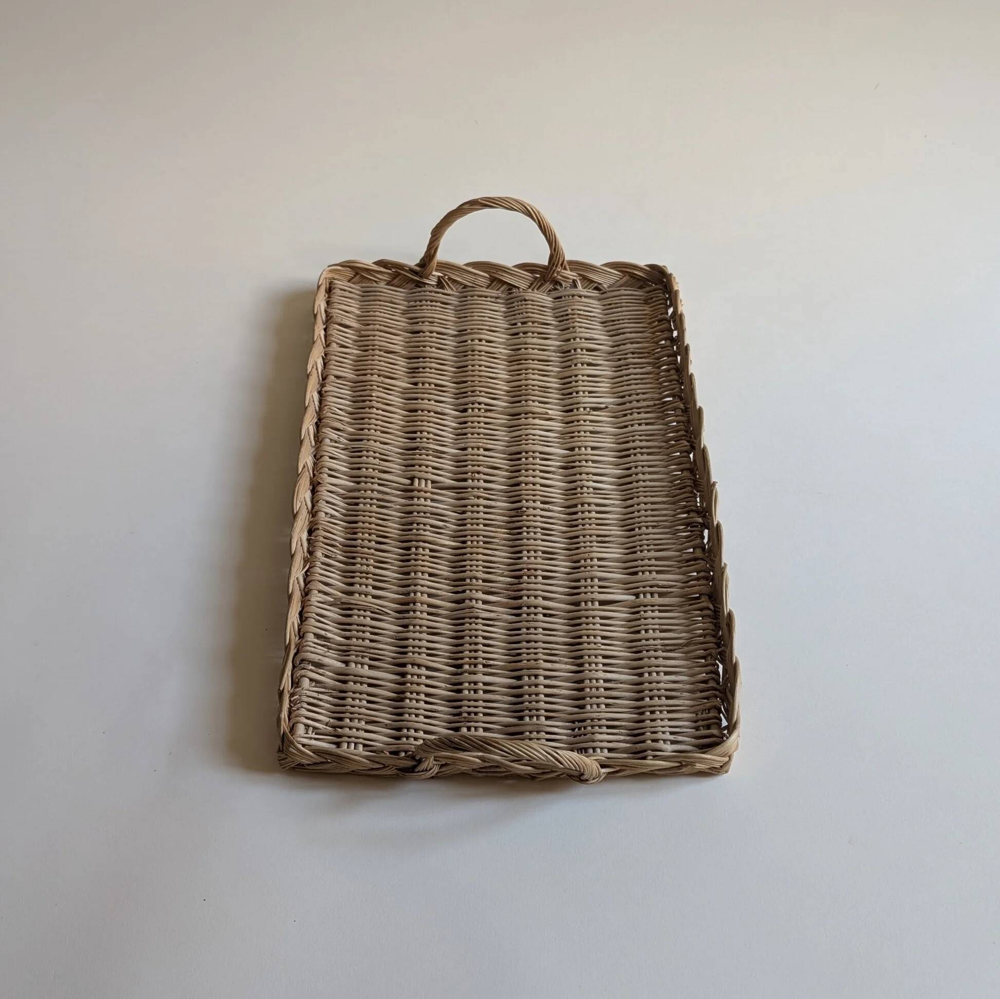 Plateau en osier rectangulaire