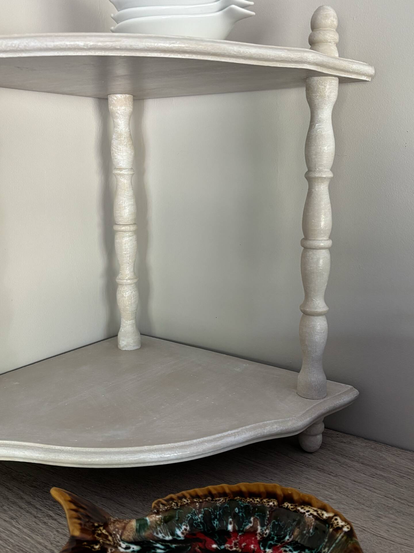 Corner shelf