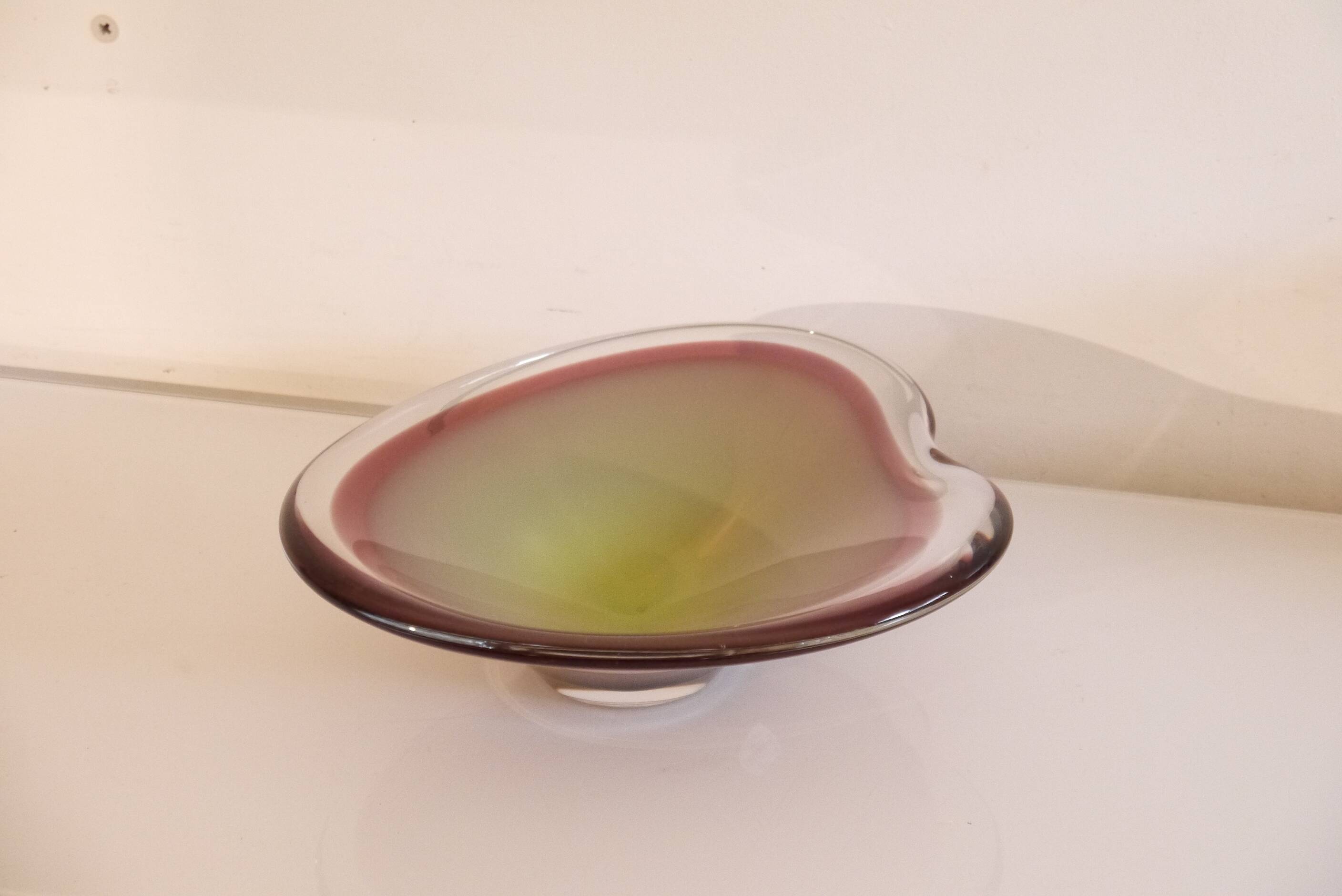 Coupe en verre Sommerso de Paul Kedelv