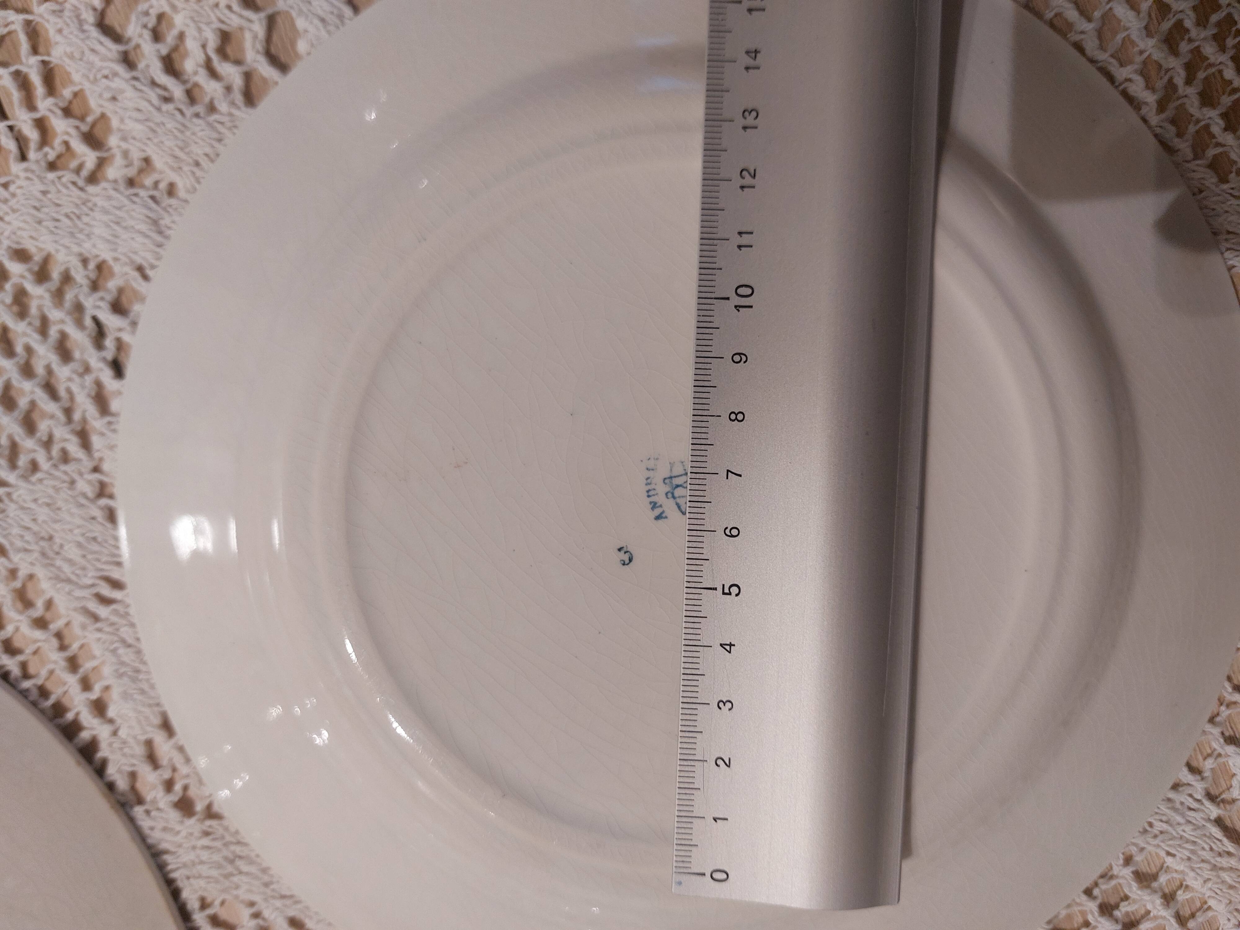 Set of 12 ironstone plates model "Andrée", Creil and Montereau, 23cm