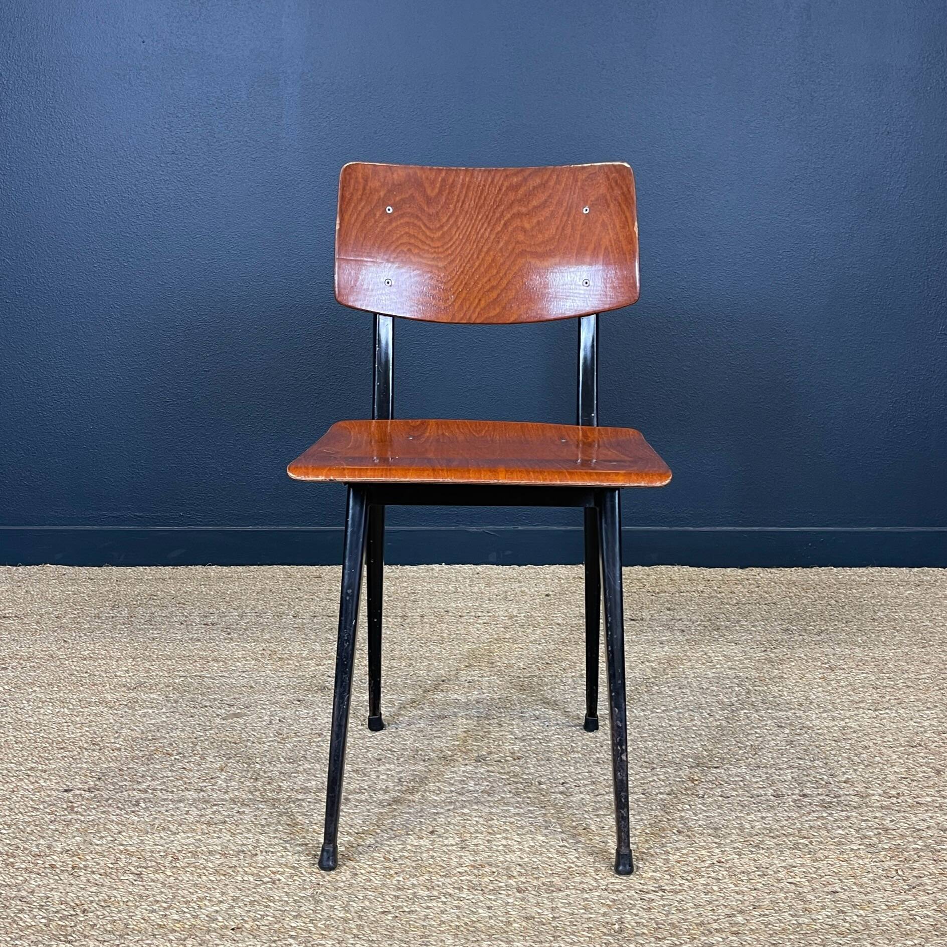 Ensemble de 4 chaises obo 60.10 bois miel pieds compas noirs
