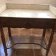 Paire de tables de toilette