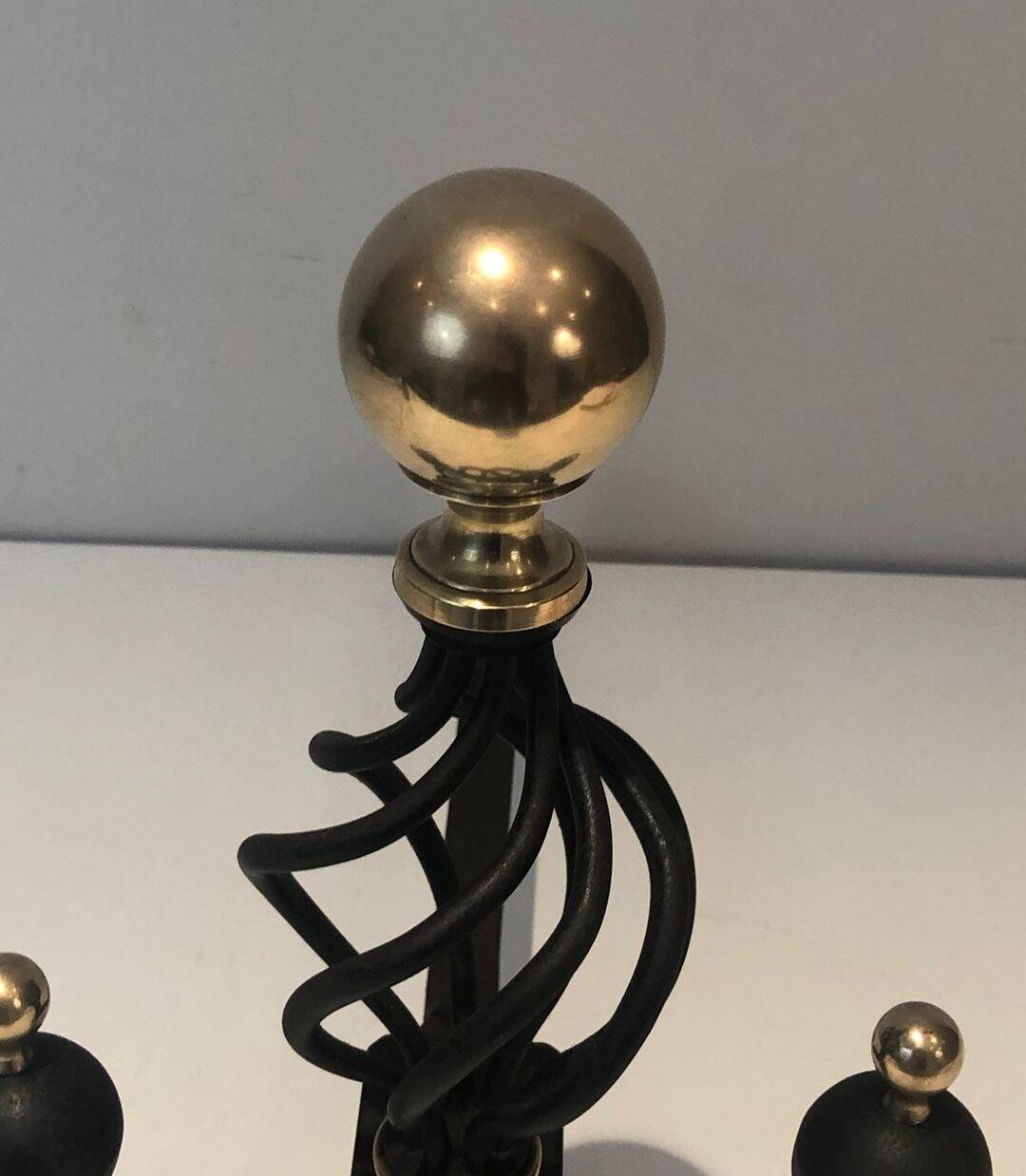 Paire de Chenets en Fer Forgé à Boules de Laiton Poli et Corps en Cage Ajou