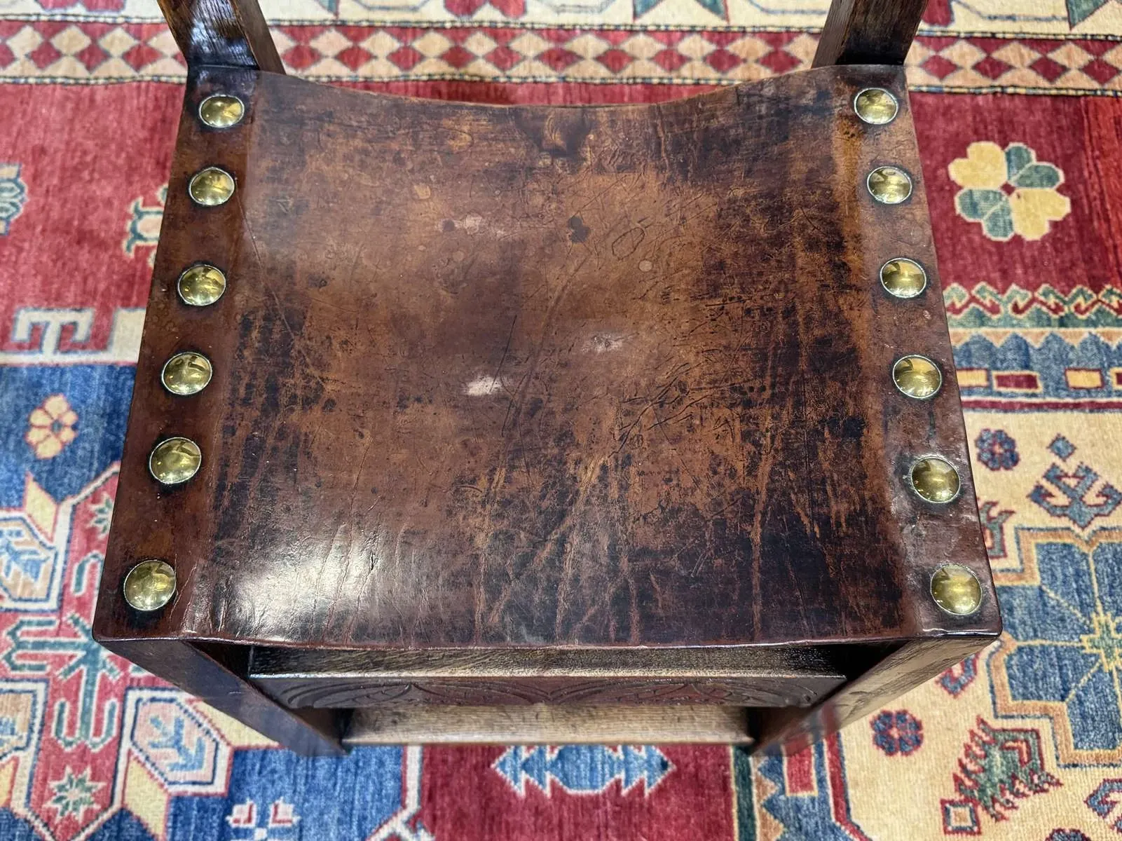 Set of 6 English chairs in oak and fine leather from the late 19th century.