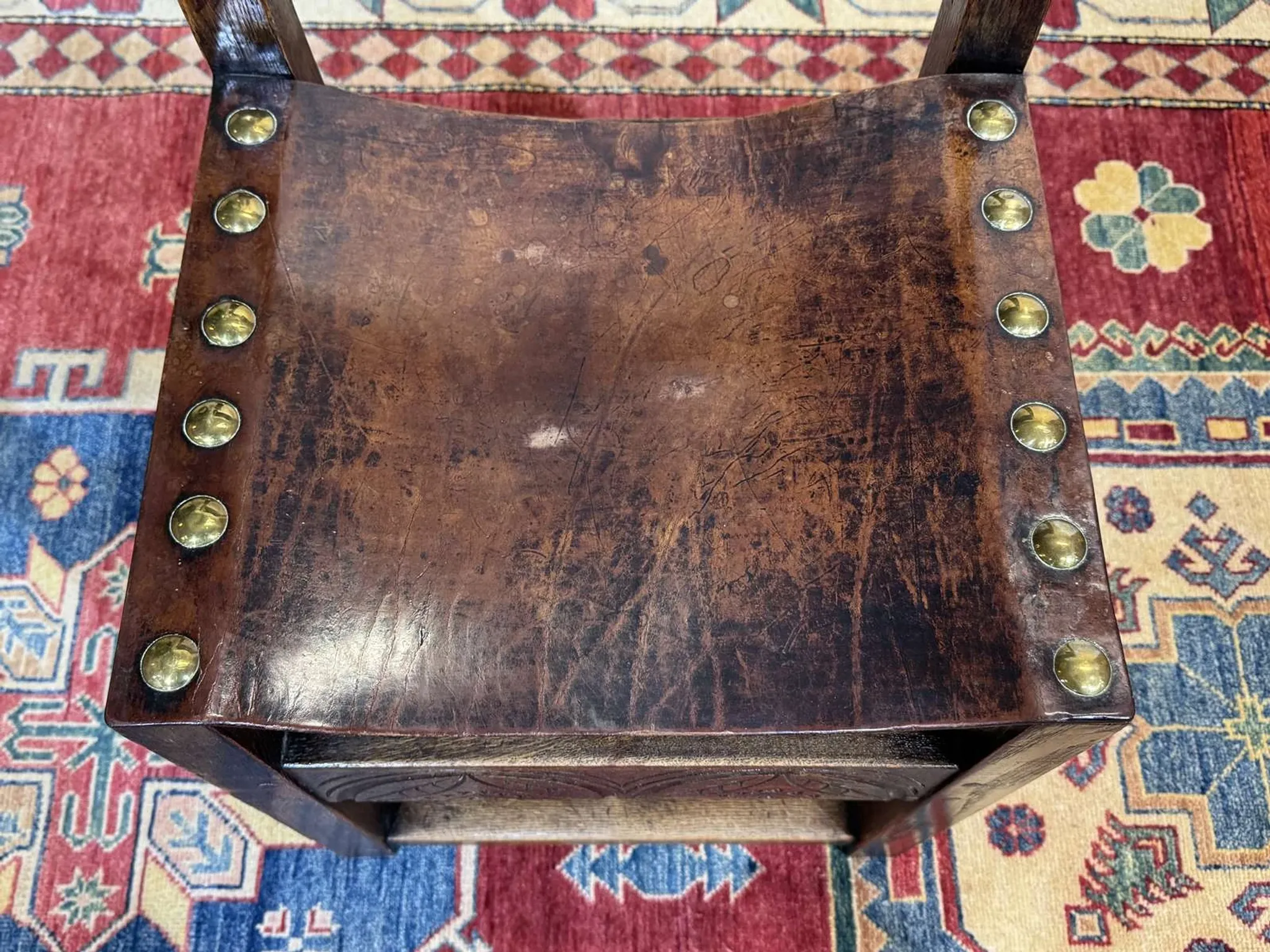 Set of 6 English chairs in oak and fine leather from the late 19th century.
