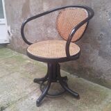 Thonet 5501 curved wooden armchair