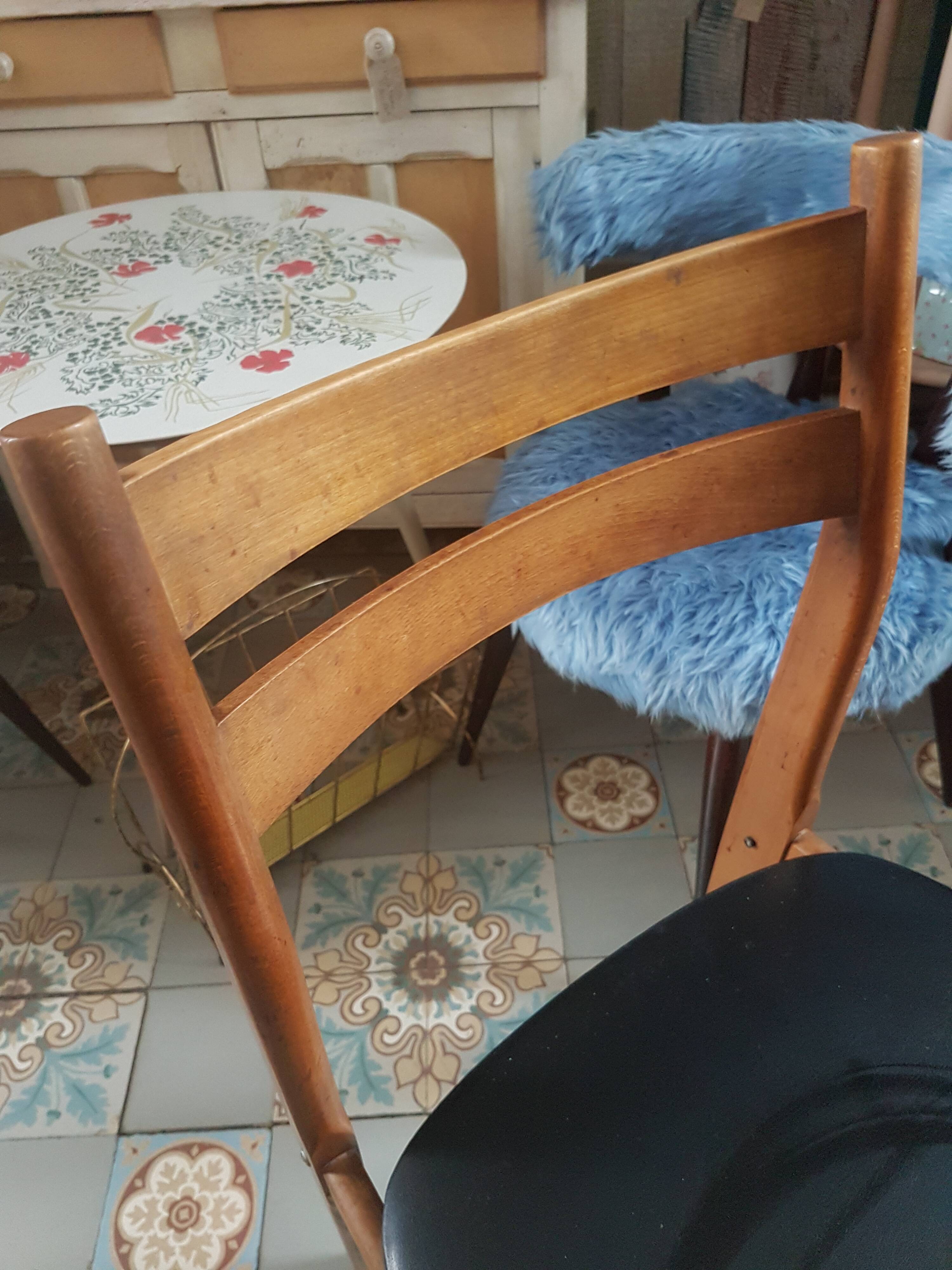 6 vintage leatherette chairs and wood