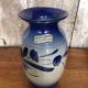 Ancien vase alsacien en grès gris bleuté et décor de fleurs, Anne Ehret