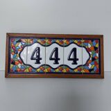 Enamelled ceramic number plate