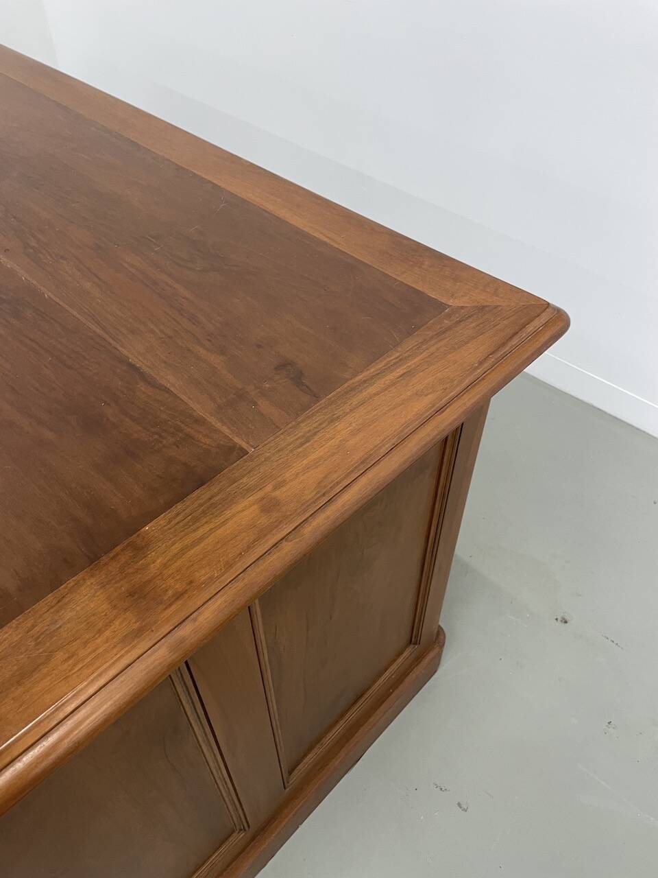Comptoir ou bureau en noyer années 50