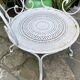 Fauteuil de jardin en fer forgé blanc
