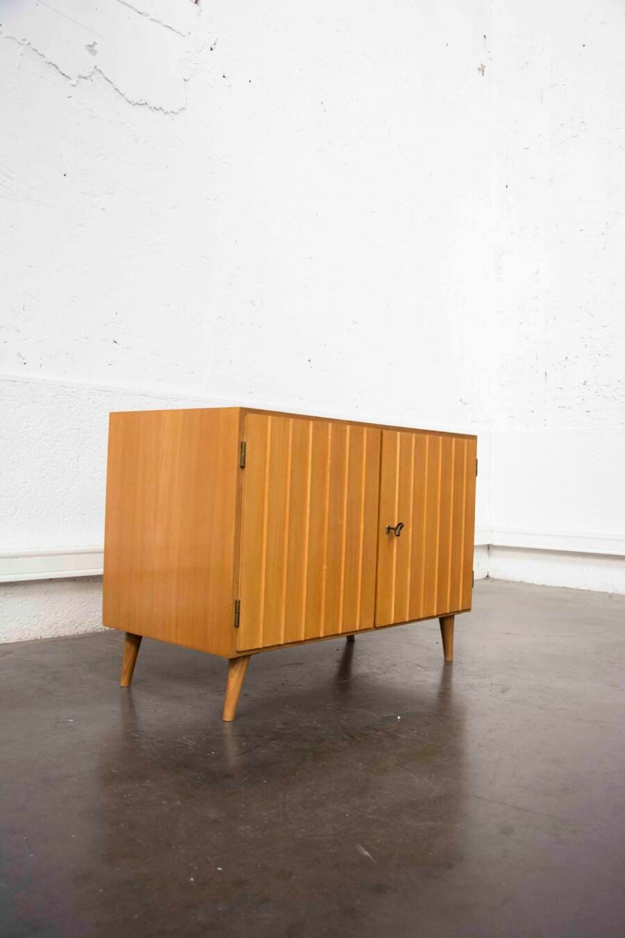 Sideboard with compass feet