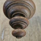 Paire de patères en bois tourné