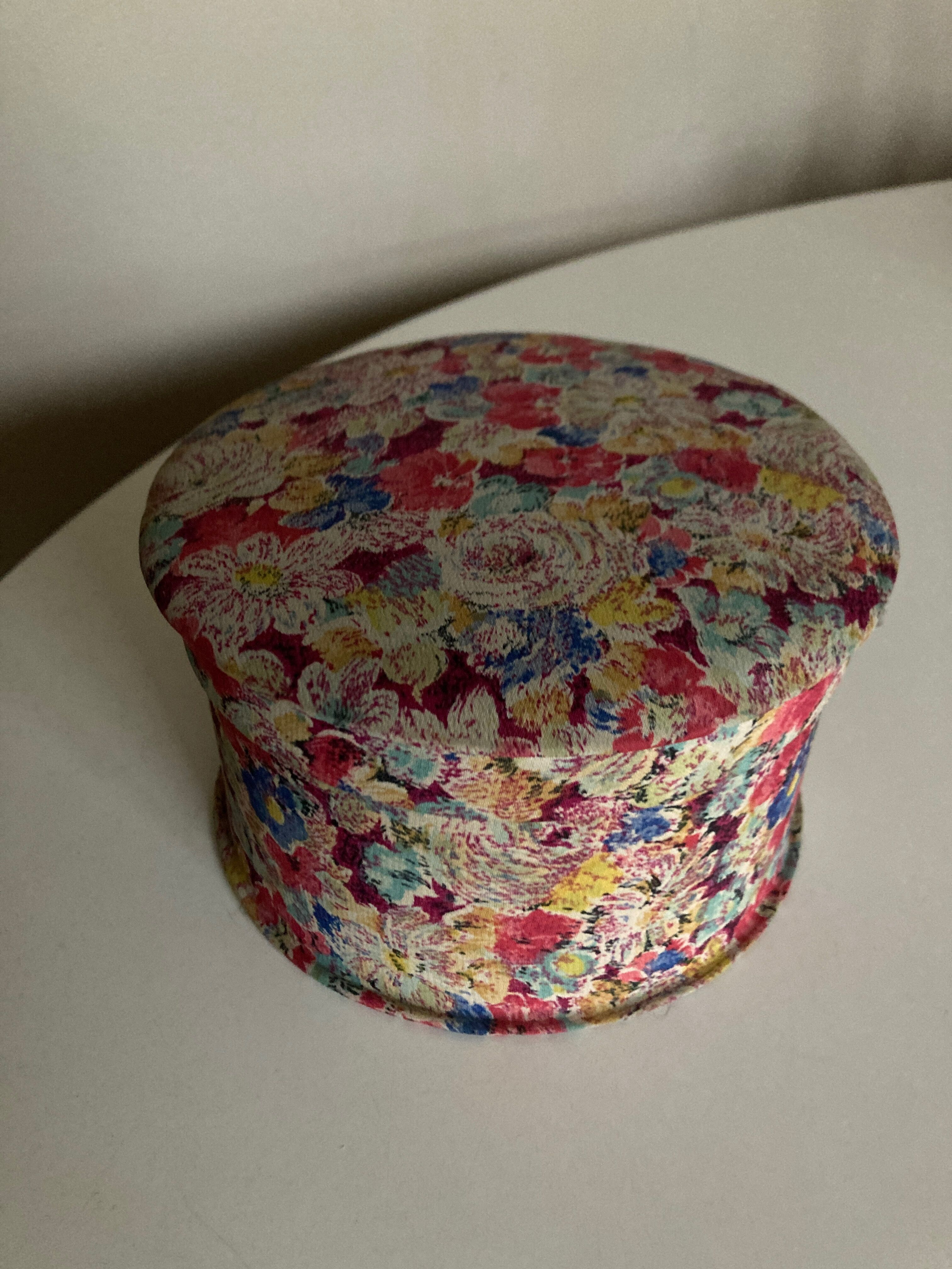Box le bon marché 1940 with flowers