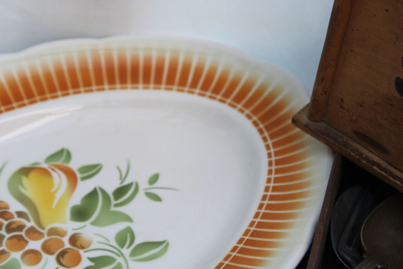 Oval ceramic plate