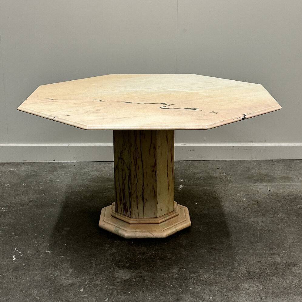 Fabulous Italian blush pink marble dining table, 1980s.