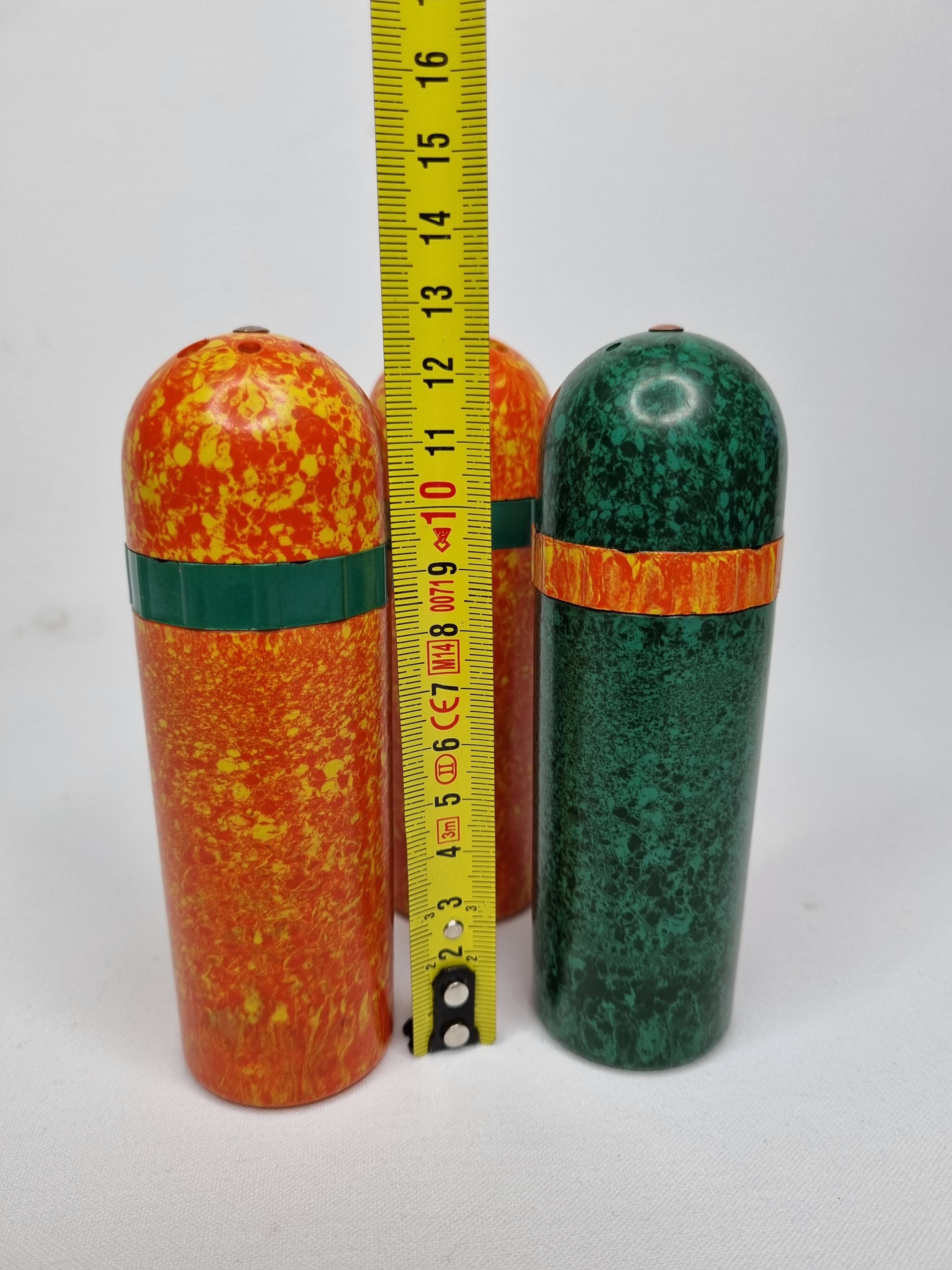 Set of three vintage Bakelite salt shakers, BEF British Made, 12.5 cm